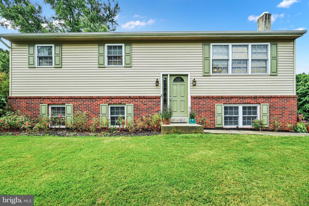 Photo of 306 DONNA AVE, LANCASTER, PA 17603 (MLS # PALA2040636)