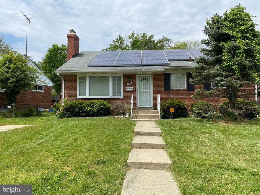 This Lovely Rambler has 3 bedrooms and 1.5 bathrooms with a great foundation.  Sits on a corner lot with a huge backyard and front yard.  Full walk-out basement. Come decorate and paint as you would like to have it look.