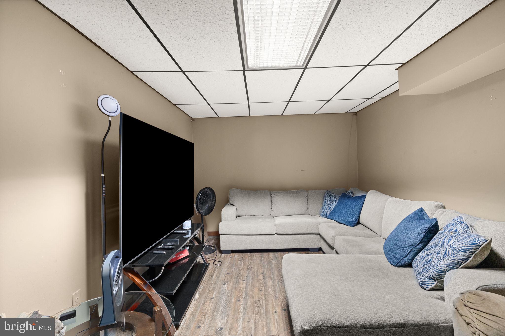 WOODSDALE MANOR - Residential