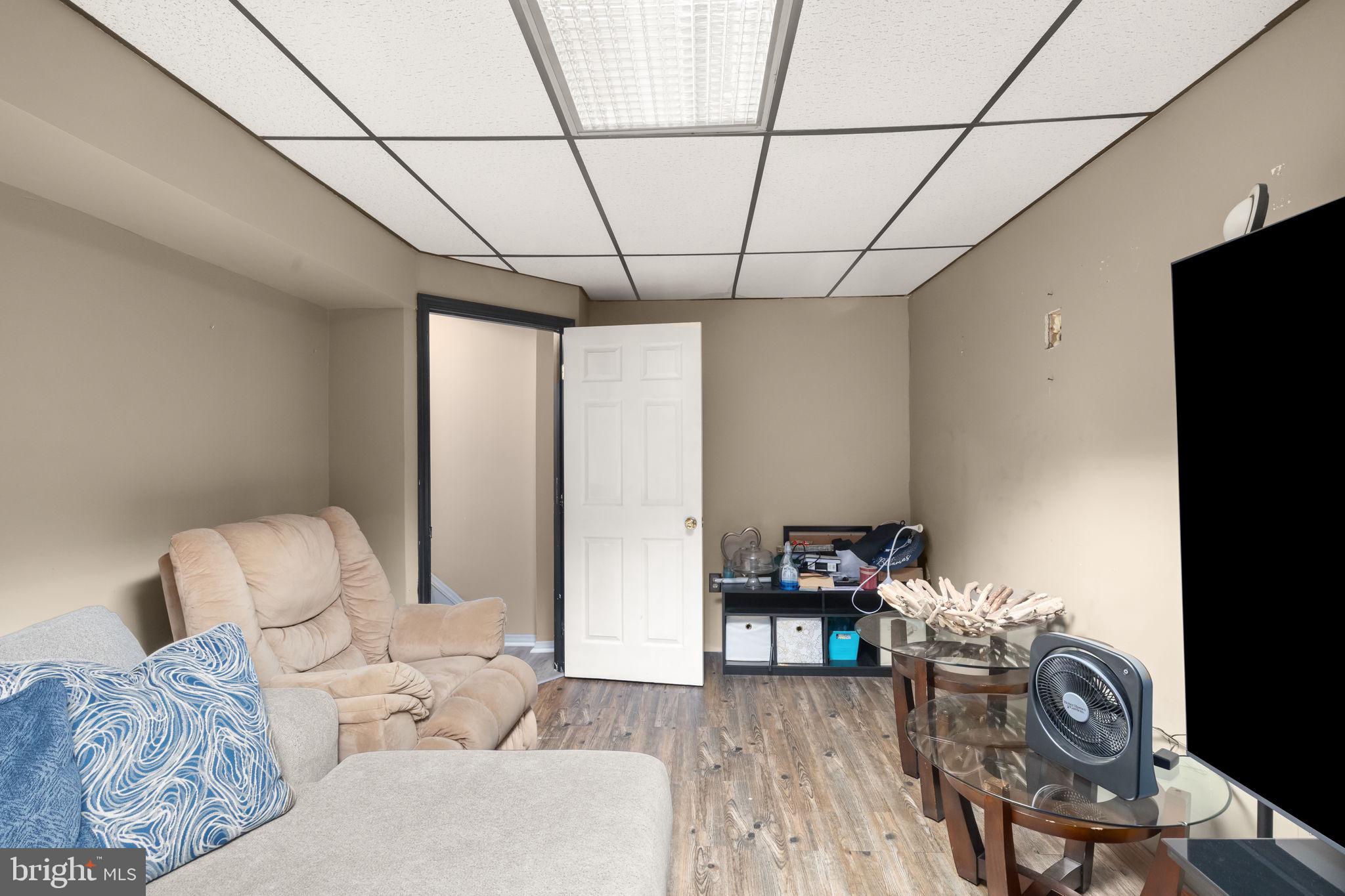 WOODSDALE MANOR - Residential