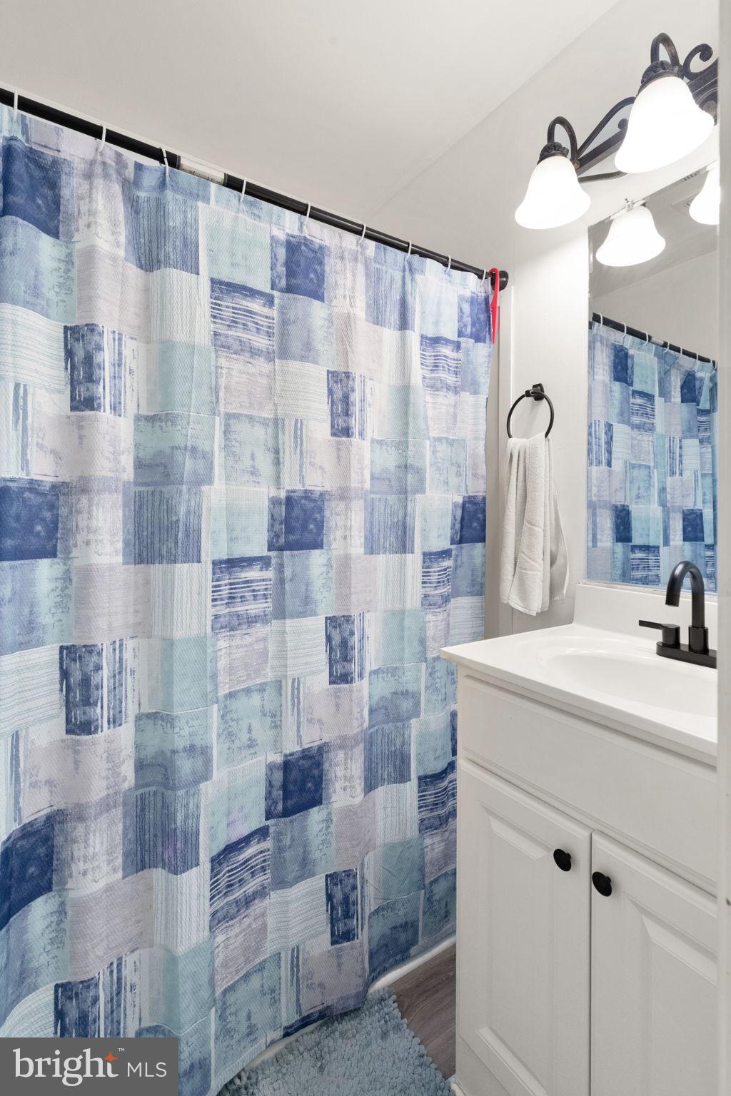 WOODSDALE MANOR - Residential