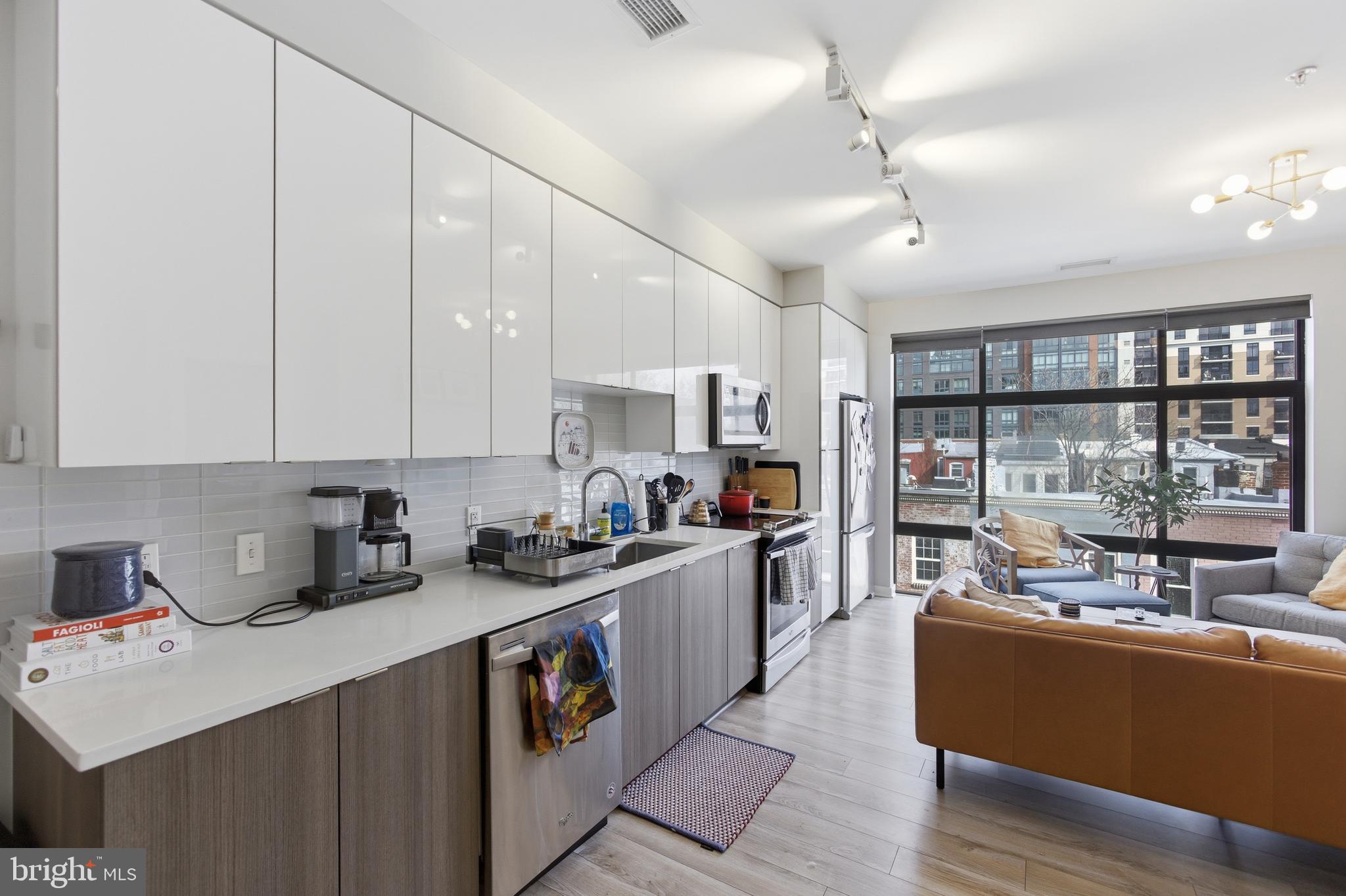 911 2ND STREET NE 305