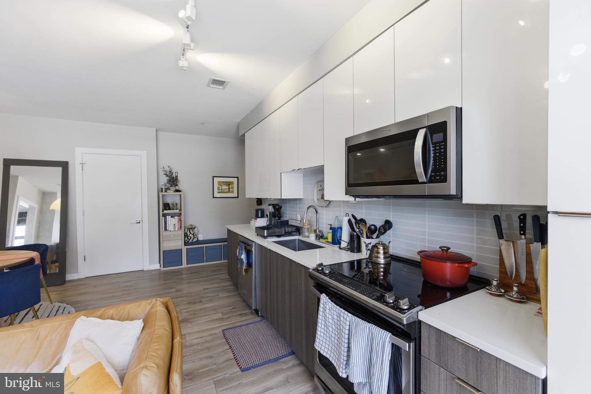 911 2ND STREET NE 305