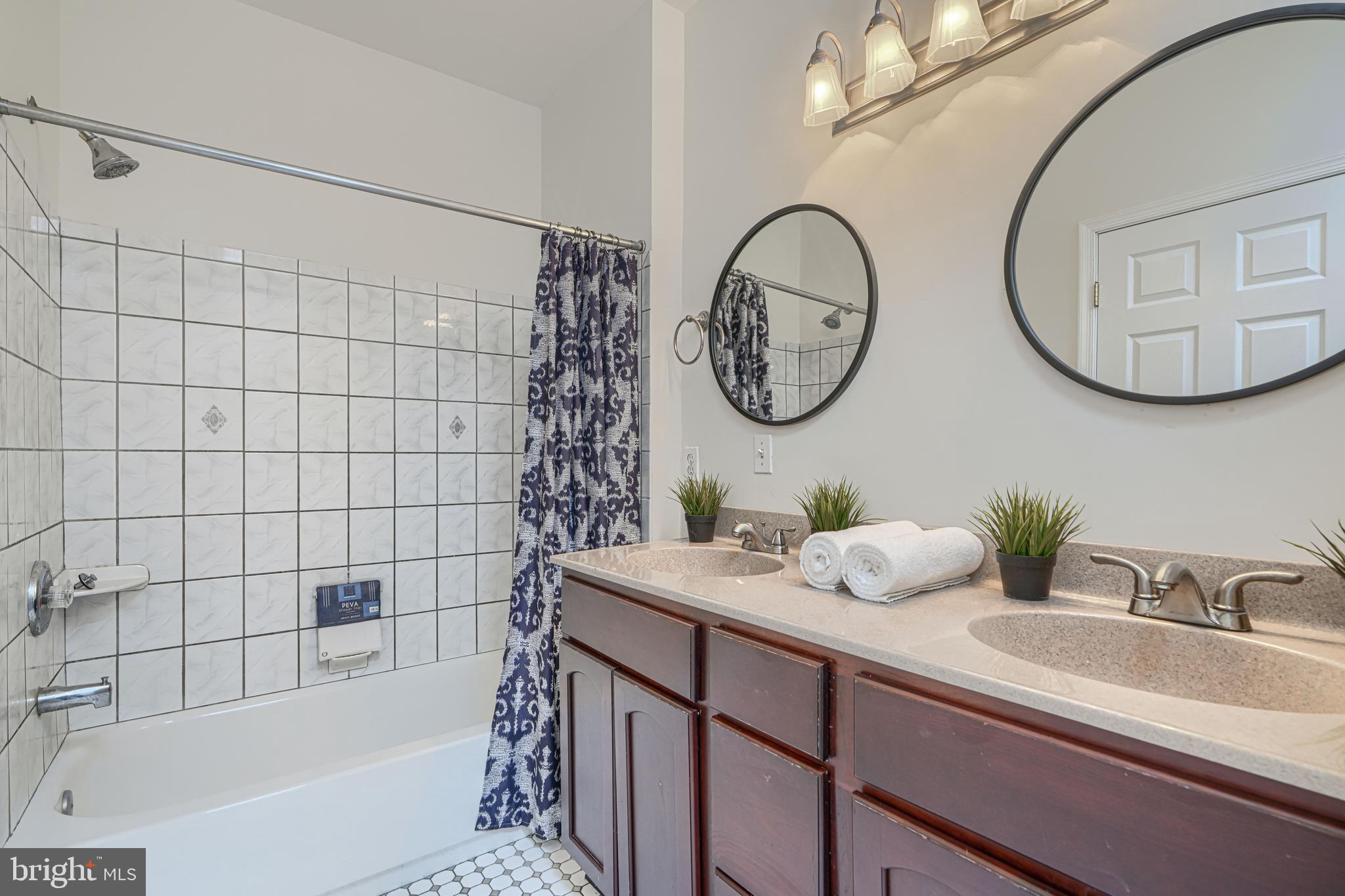 HIGHLANDTOWN - Residential