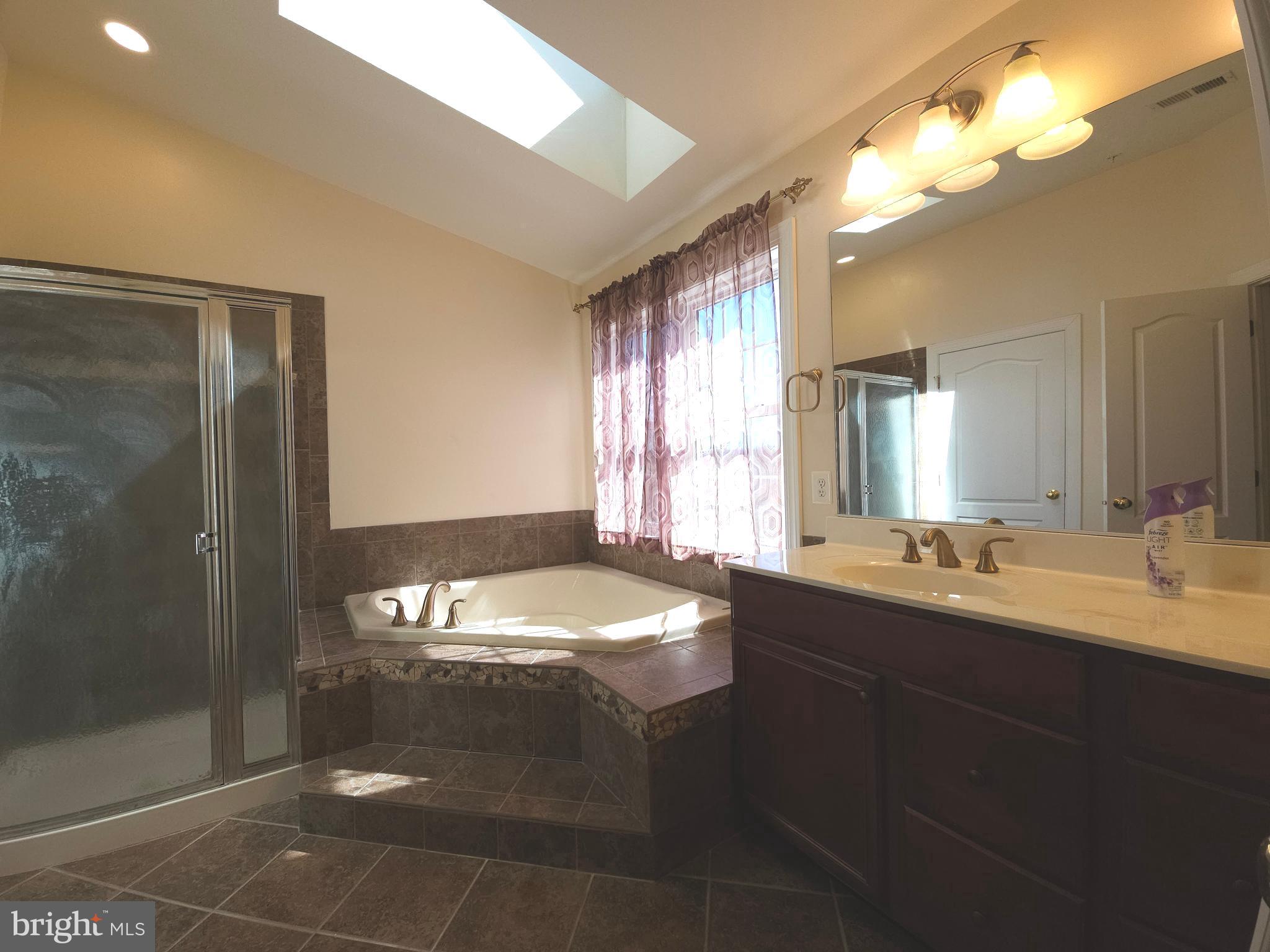 MARLBORO RIDGE - Residential