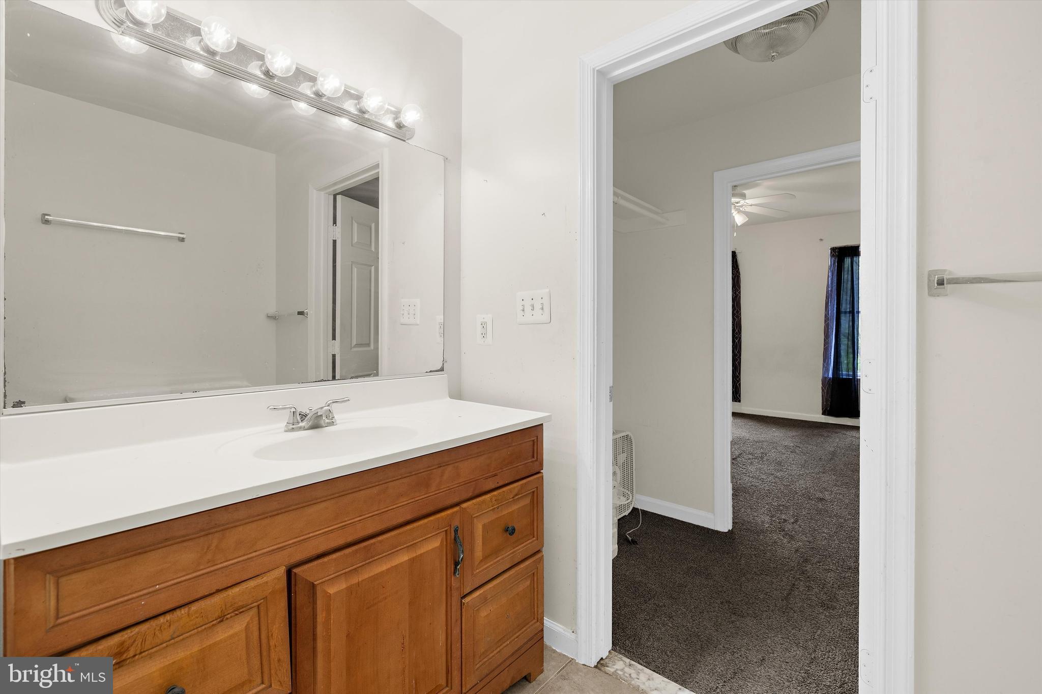 HOLLINS MARKET - Residential