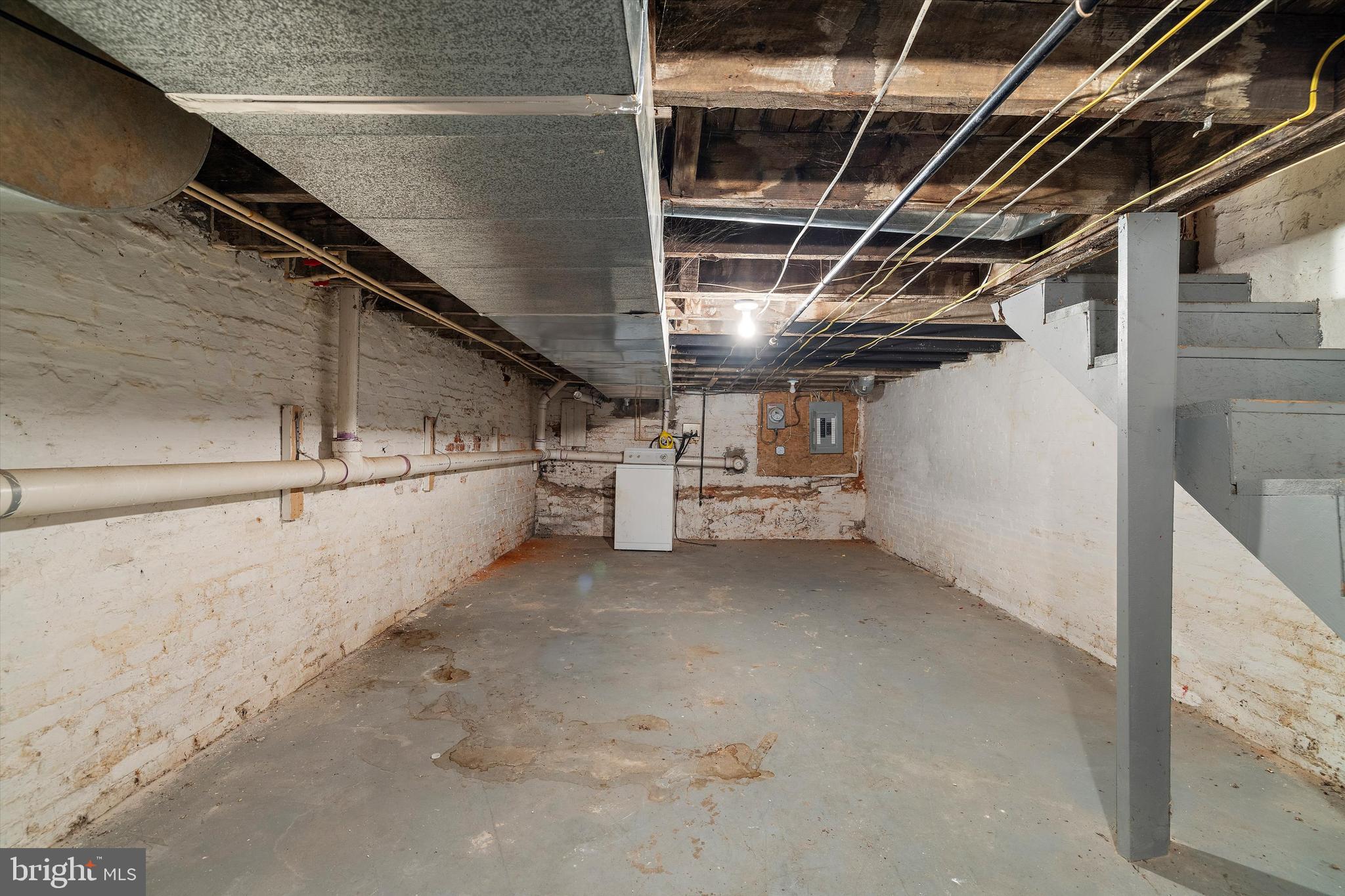 HOLLINS MARKET - Residential