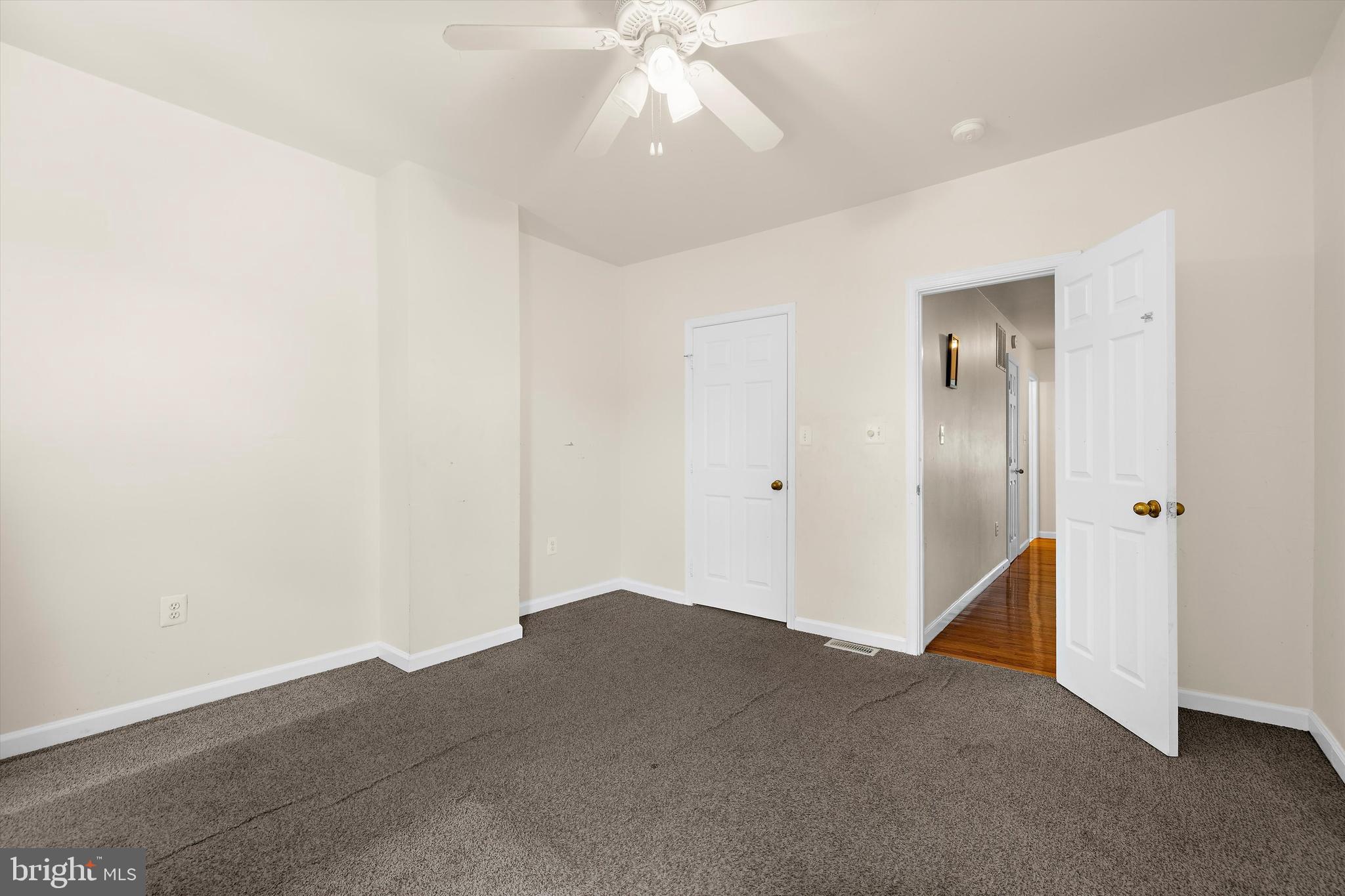 HOLLINS MARKET - Residential