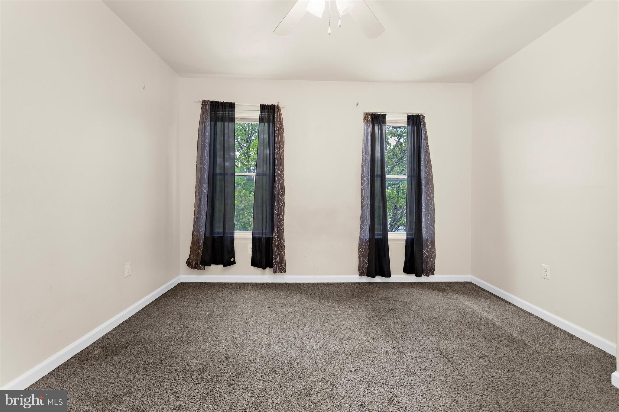 HOLLINS MARKET - Residential