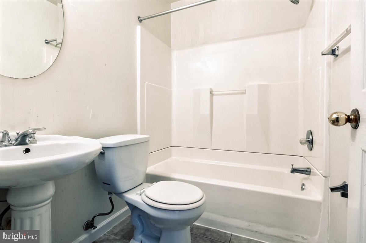 HOLLINS MARKET - Residential