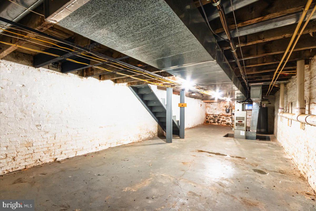 HOLLINS MARKET - Residential