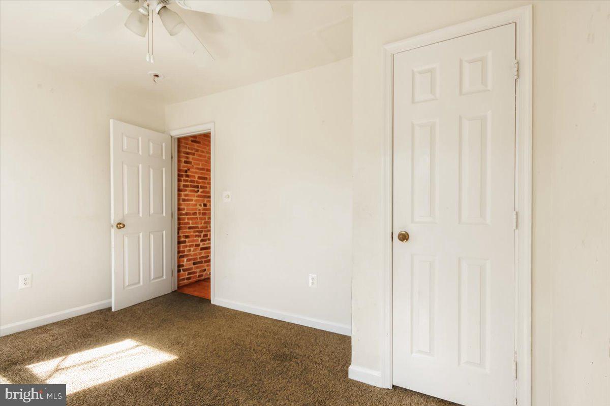 HOLLINS MARKET - Residential