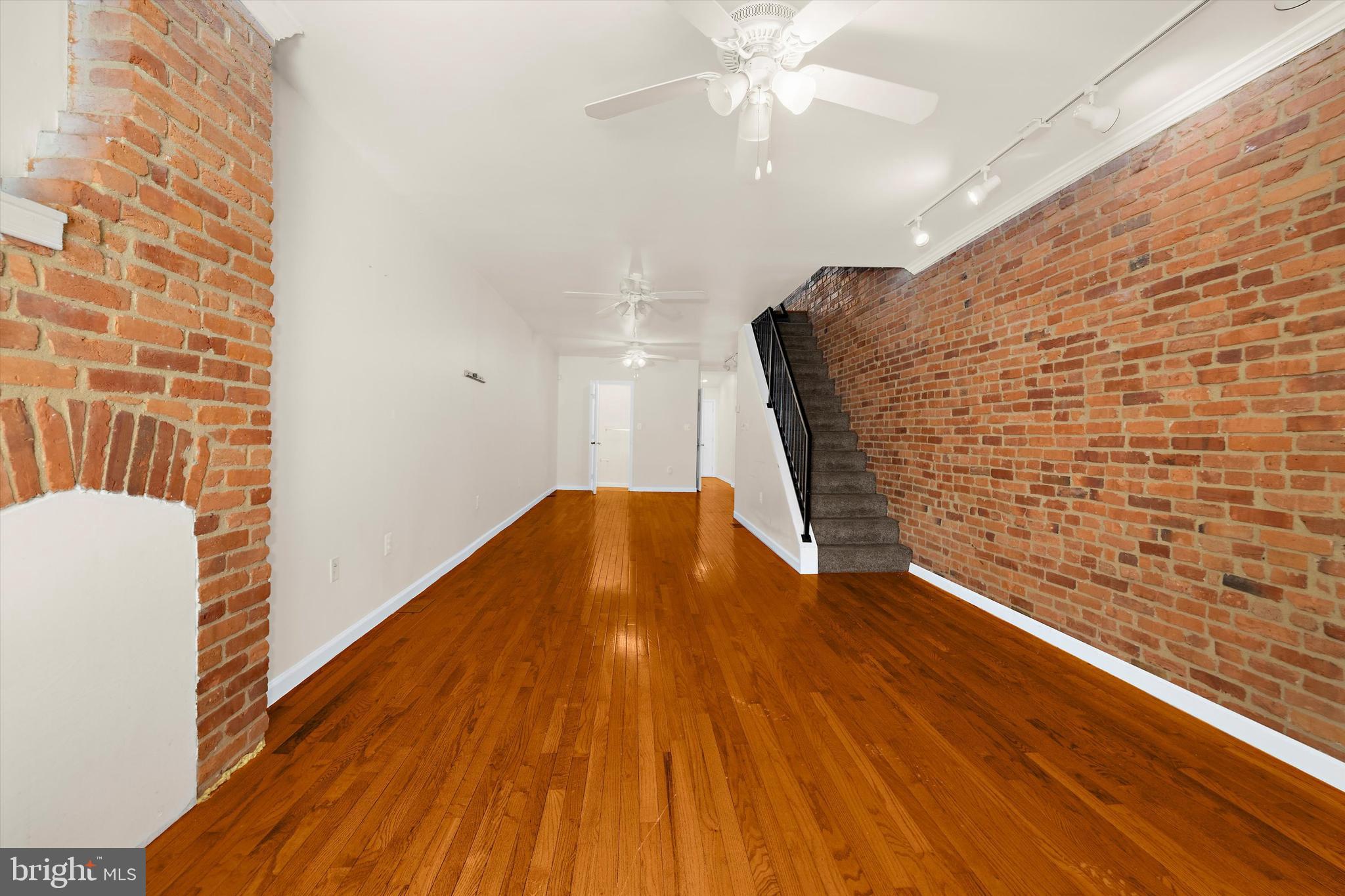 HOLLINS MARKET - Residential