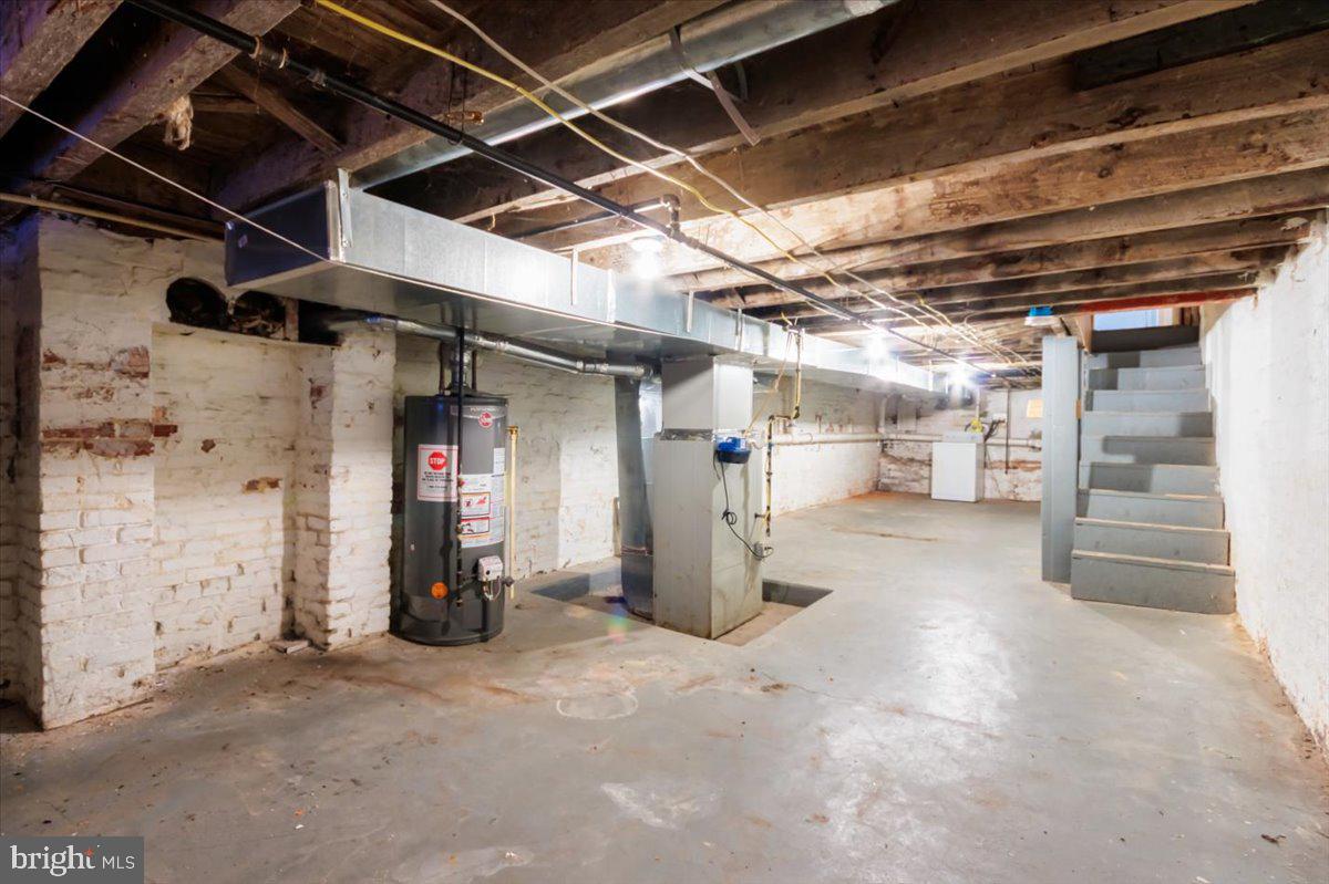 HOLLINS MARKET - Residential