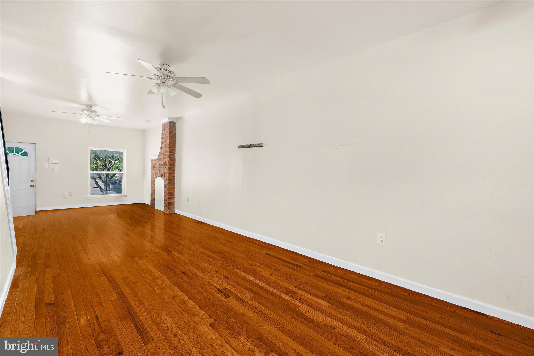 HOLLINS MARKET - Residential