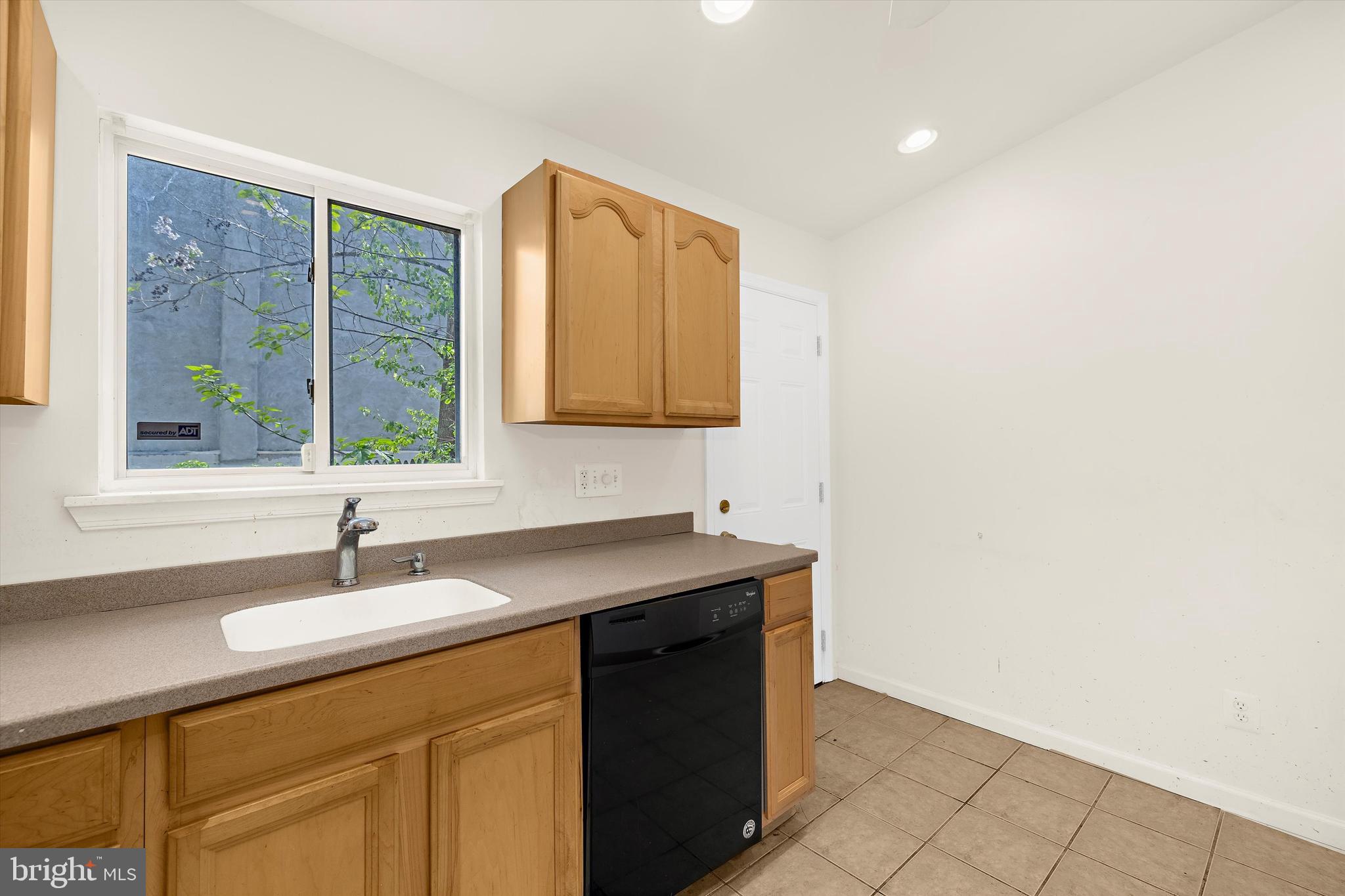 HOLLINS MARKET - Residential