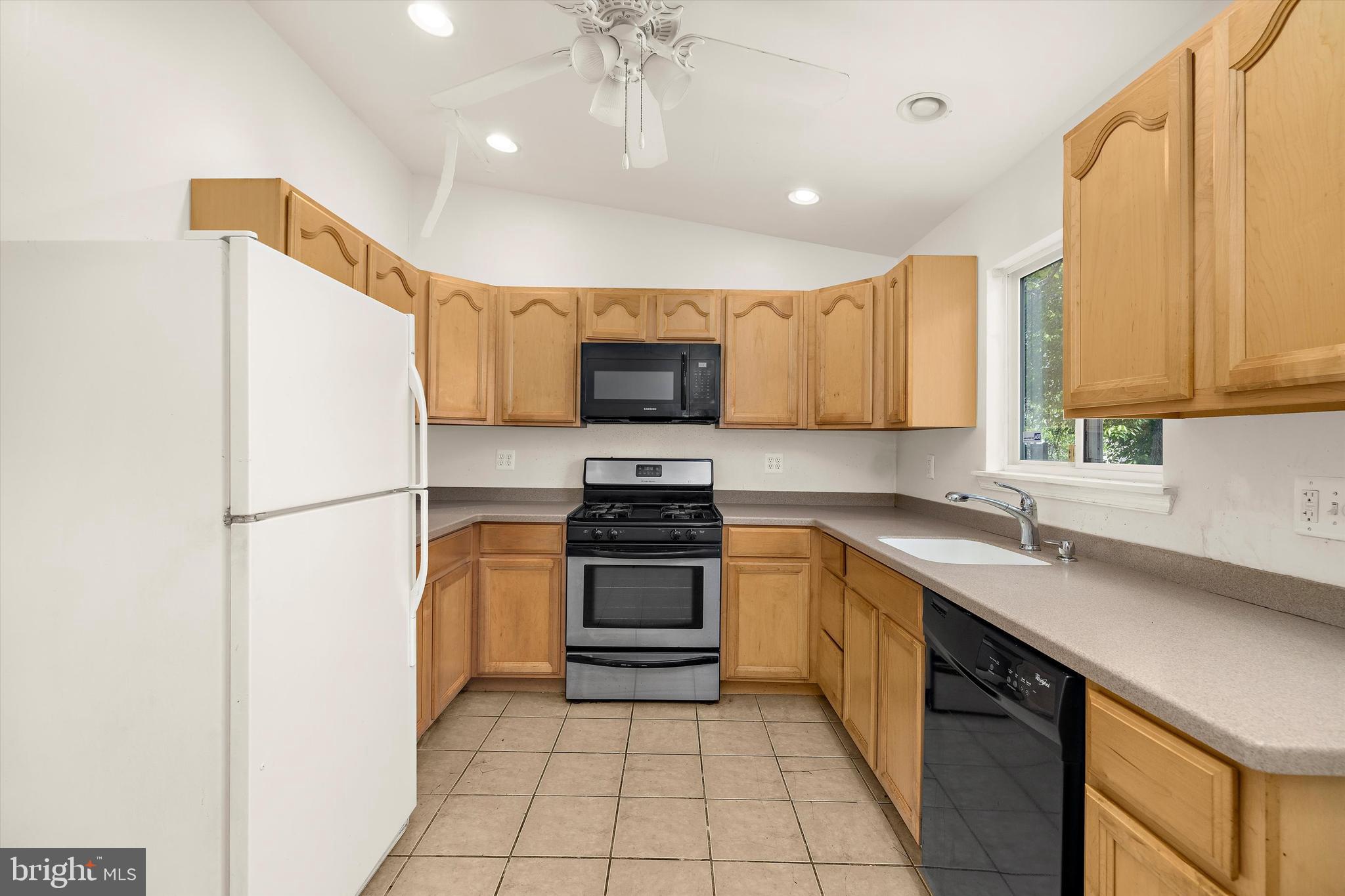 HOLLINS MARKET - Residential