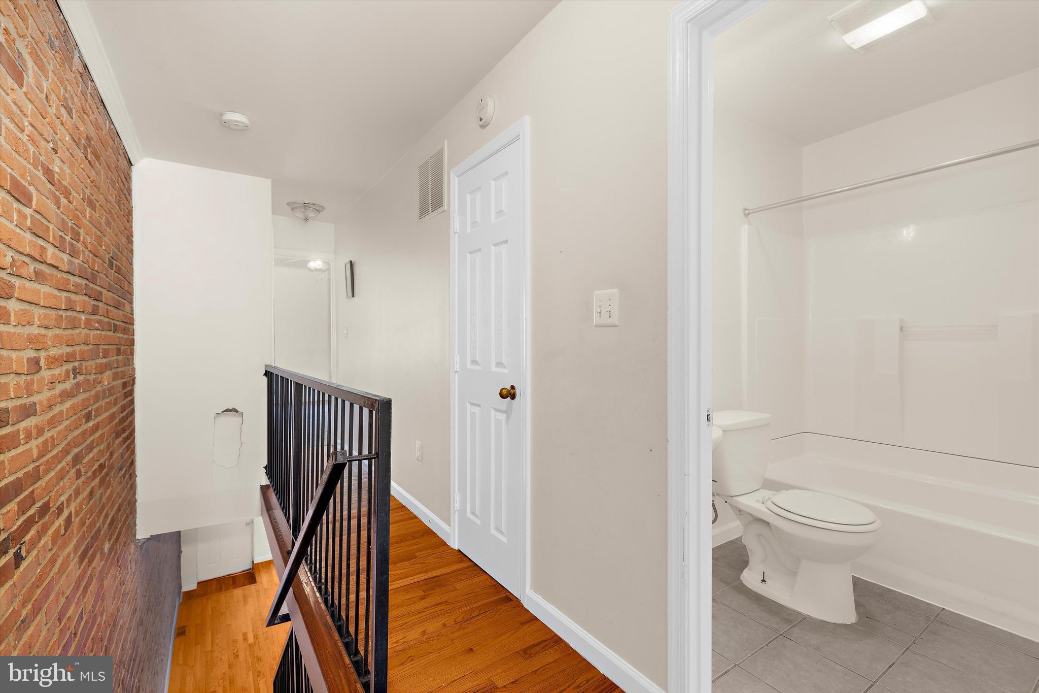 HOLLINS MARKET - Residential