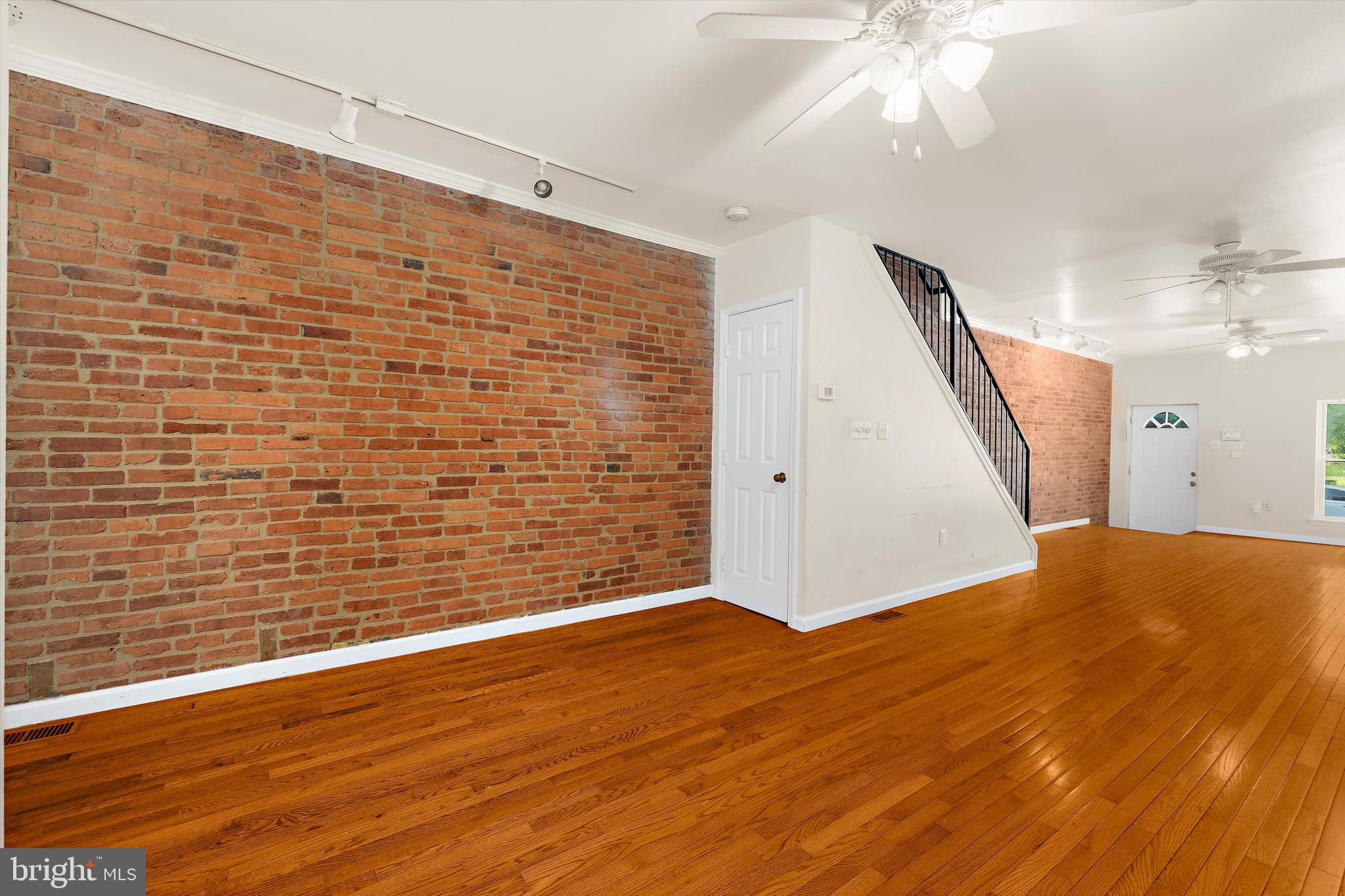 HOLLINS MARKET - Residential