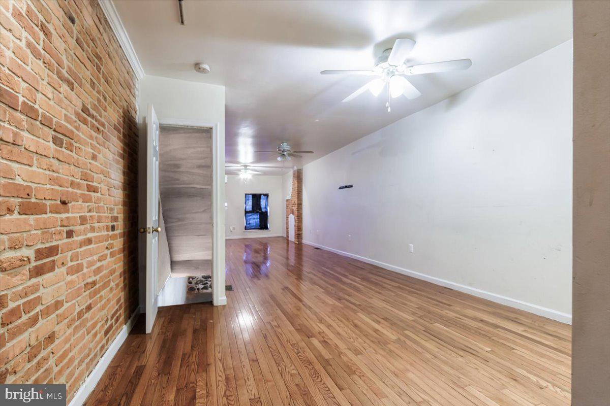 HOLLINS MARKET - Residential