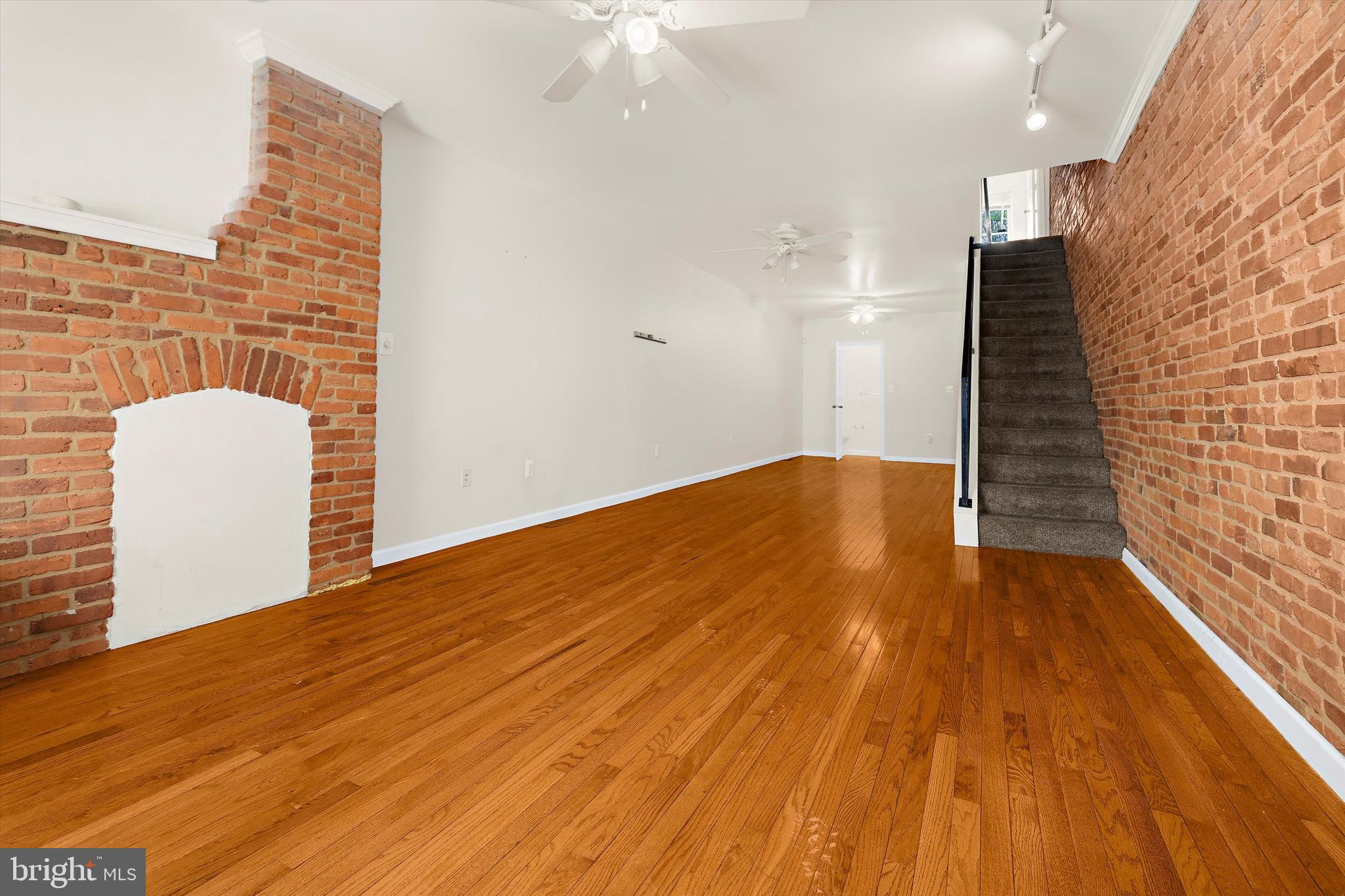 HOLLINS MARKET - Residential