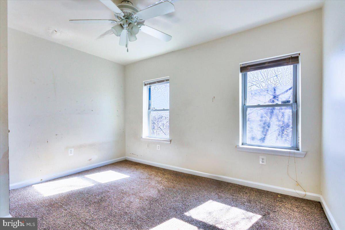 HOLLINS MARKET - Residential