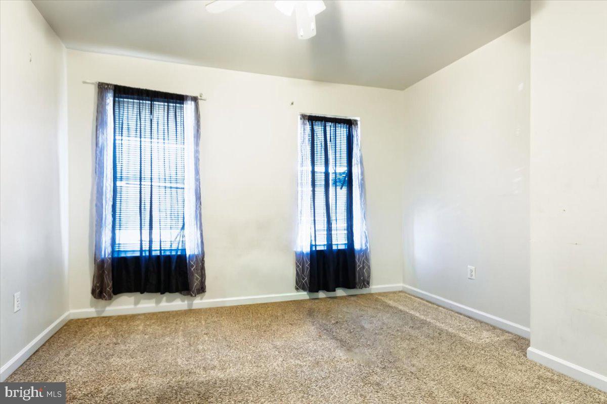 HOLLINS MARKET - Residential