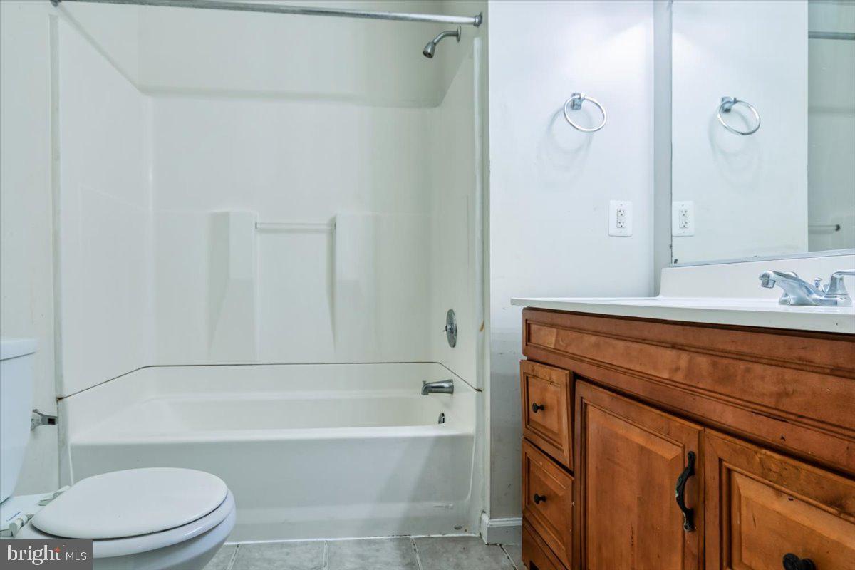 HOLLINS MARKET - Residential