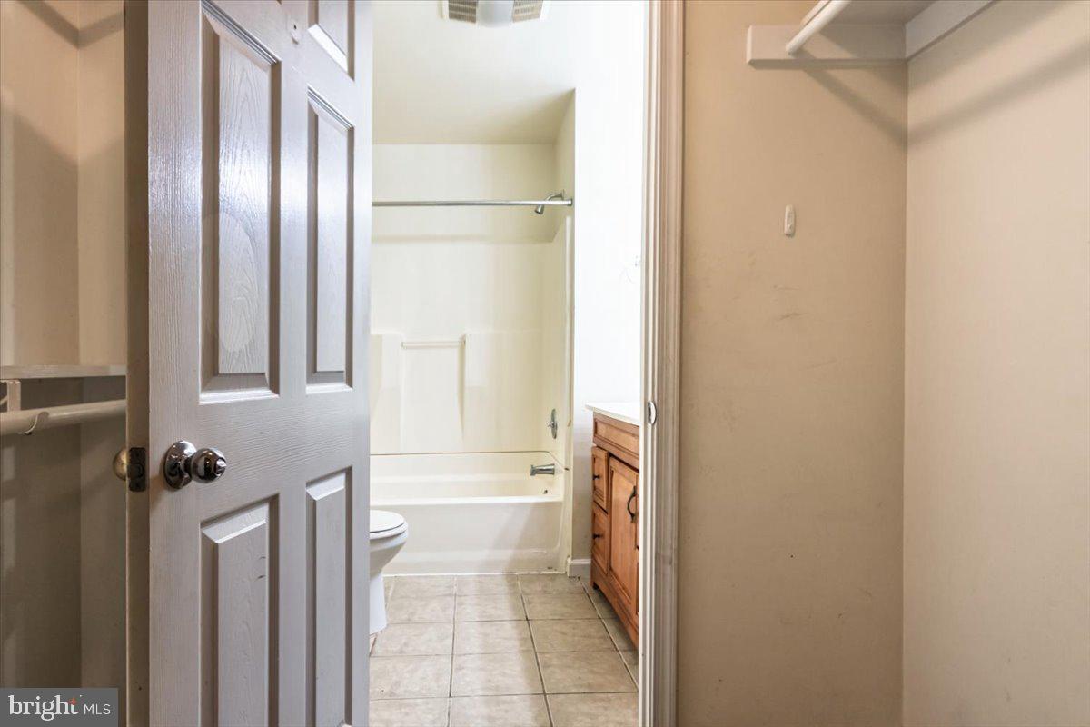 HOLLINS MARKET - Residential