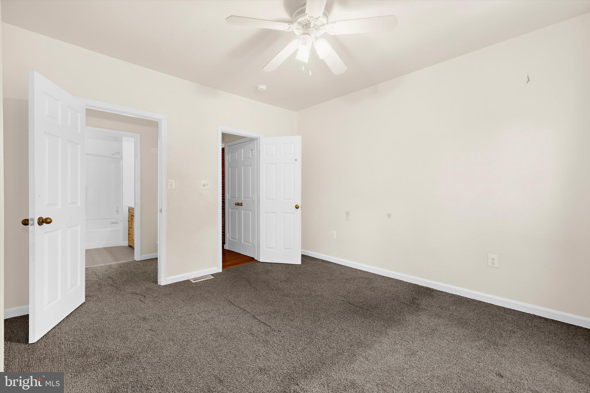 HOLLINS MARKET - Residential