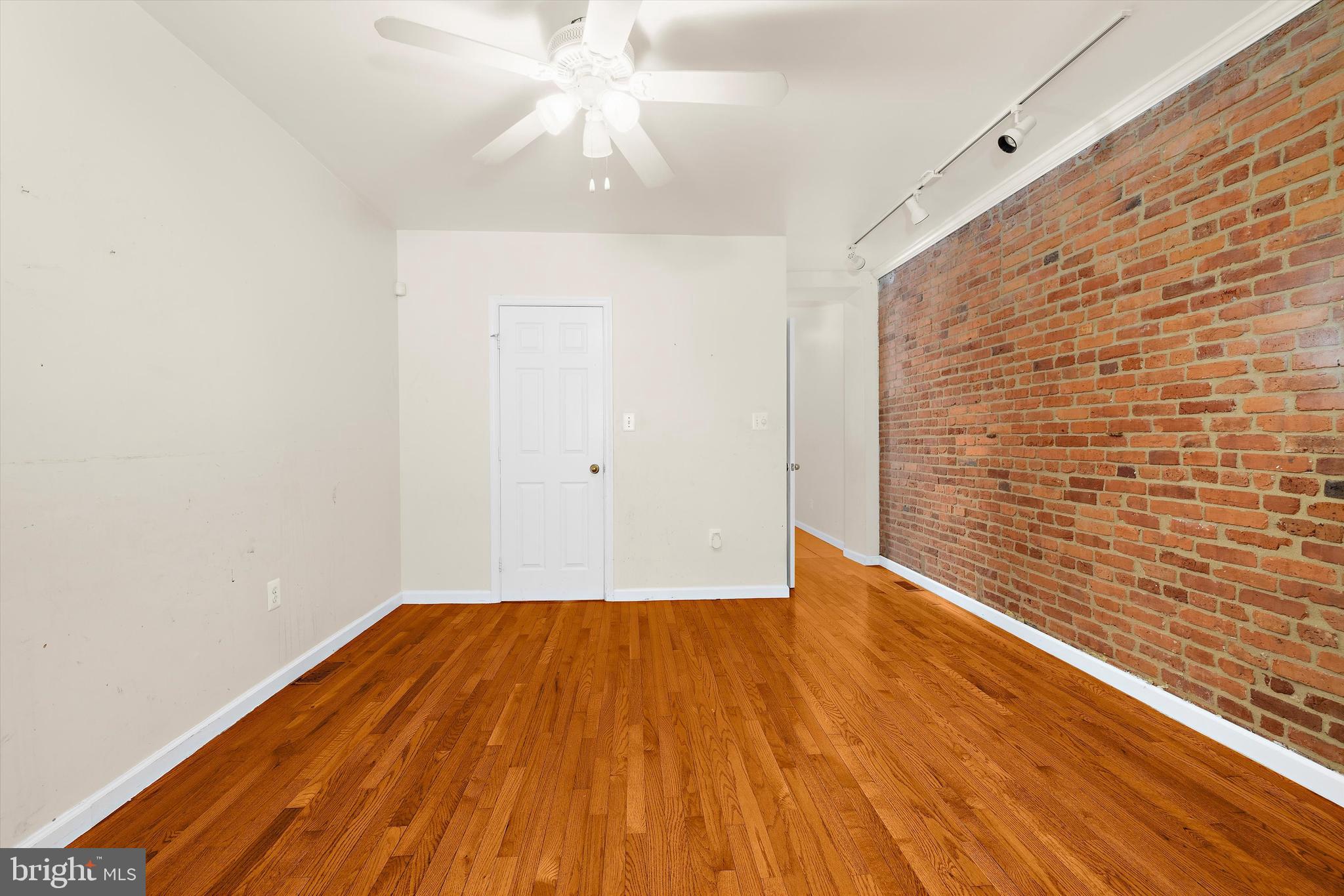 HOLLINS MARKET - Residential