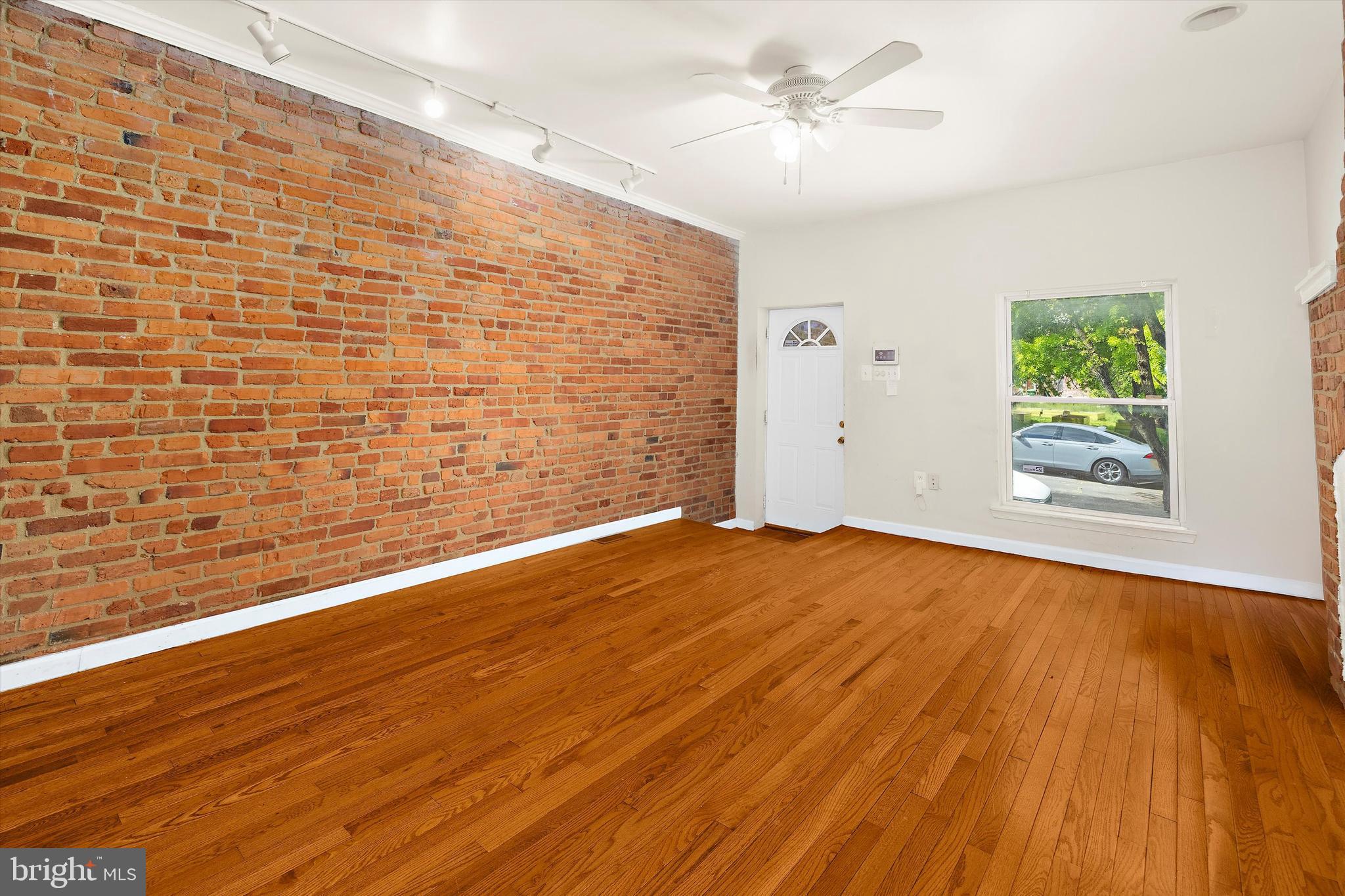 HOLLINS MARKET - Residential