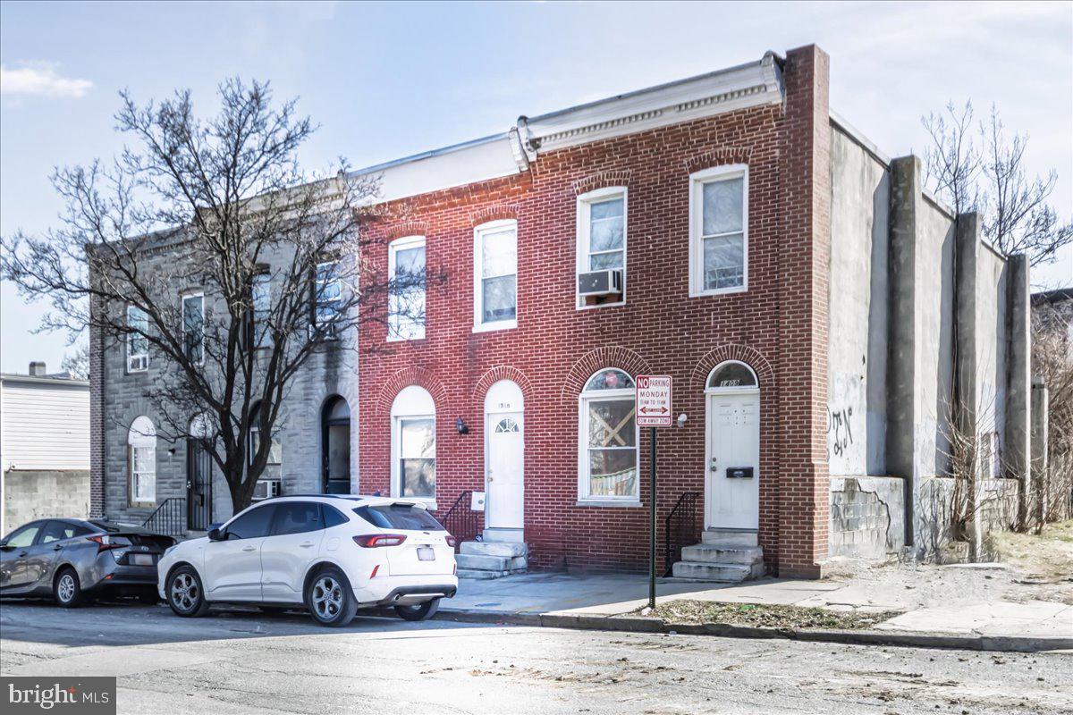 HOLLINS MARKET - Residential