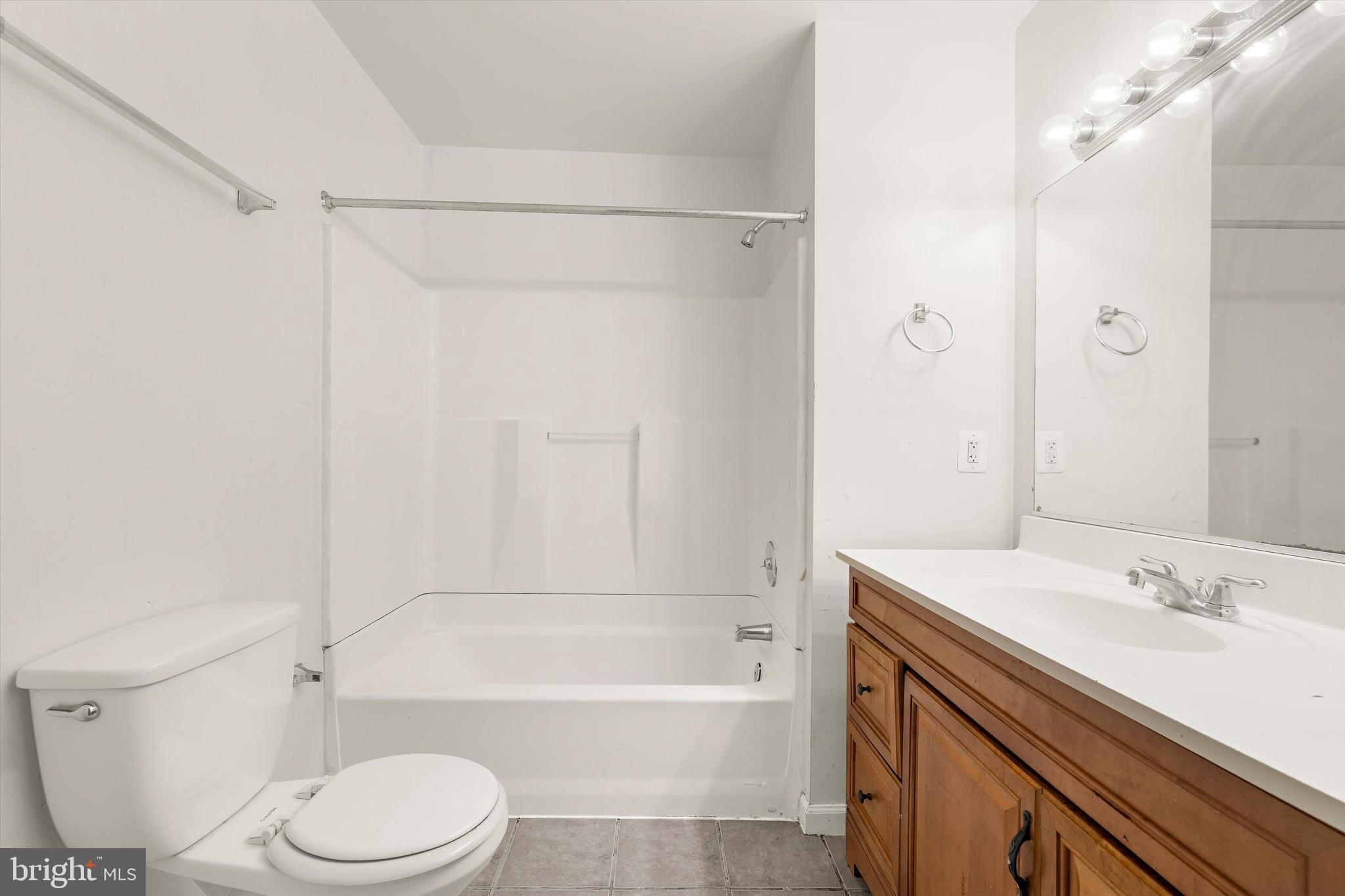 HOLLINS MARKET - Residential