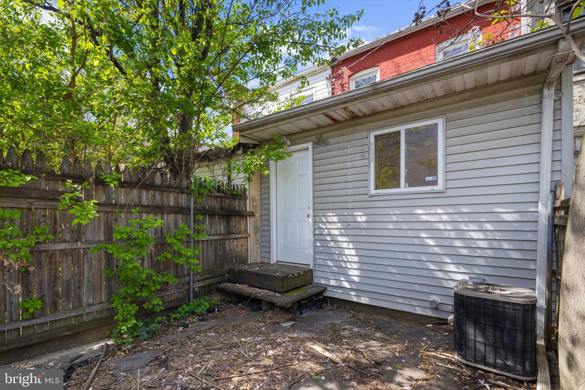 HOLLINS MARKET - Residential