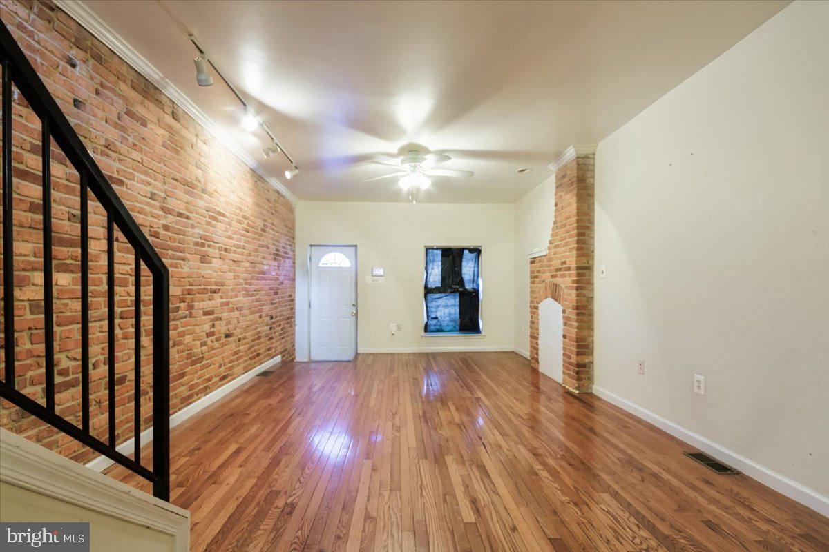 HOLLINS MARKET - Residential