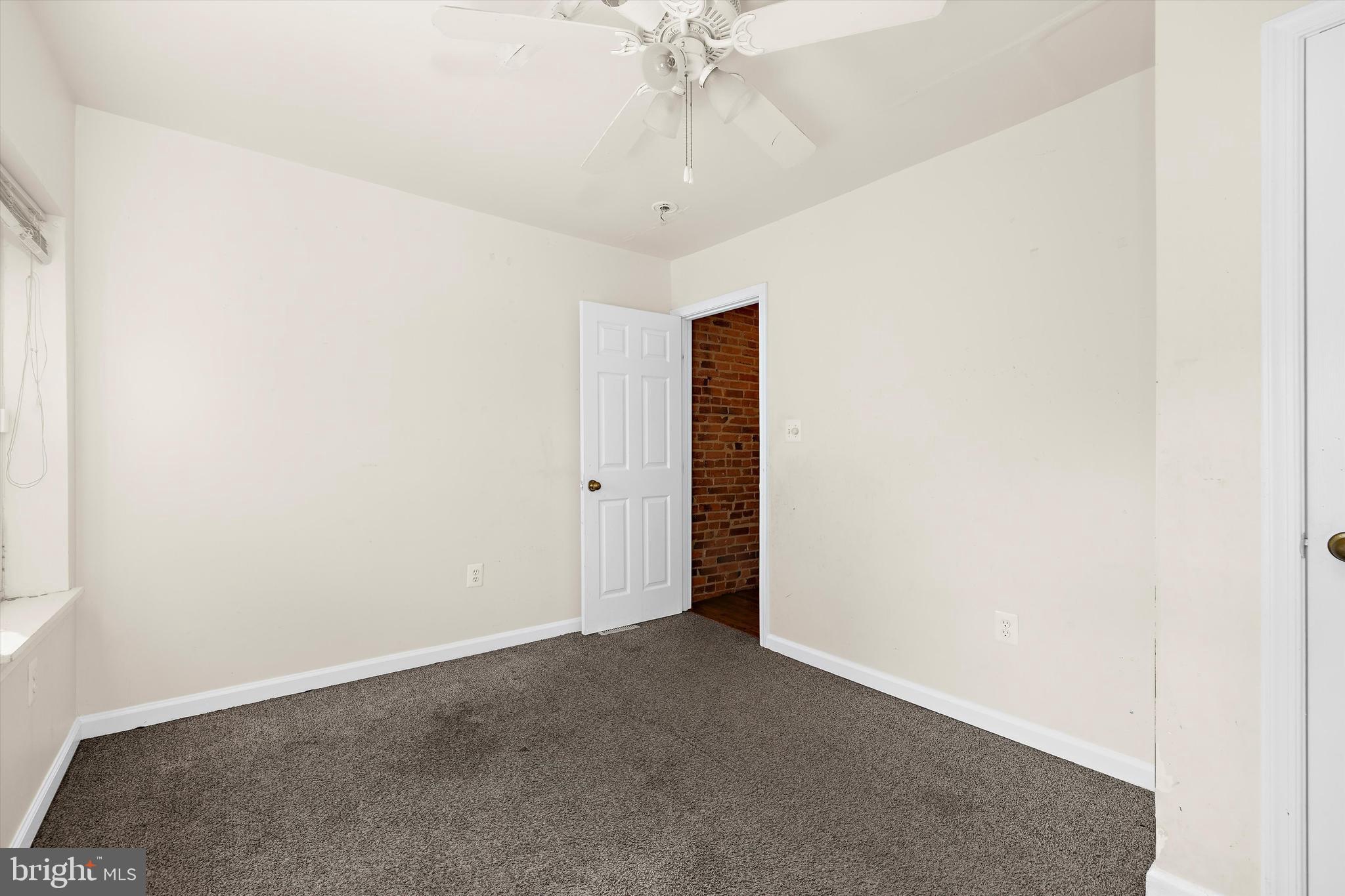 HOLLINS MARKET - Residential