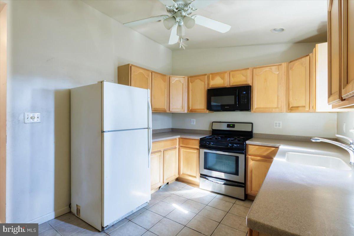 HOLLINS MARKET - Residential