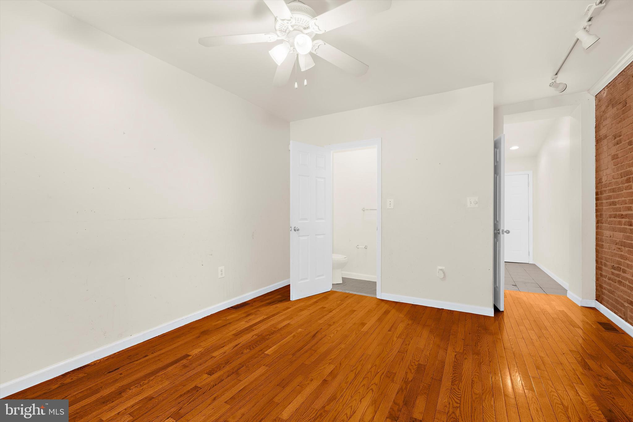 HOLLINS MARKET - Residential