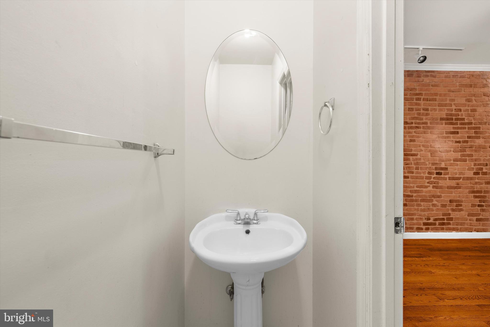 HOLLINS MARKET - Residential