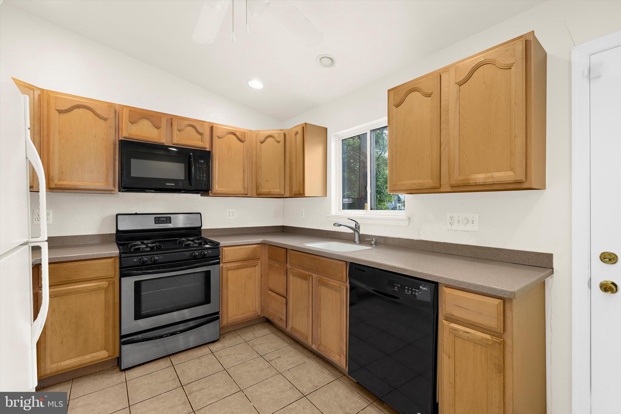 HOLLINS MARKET - Residential