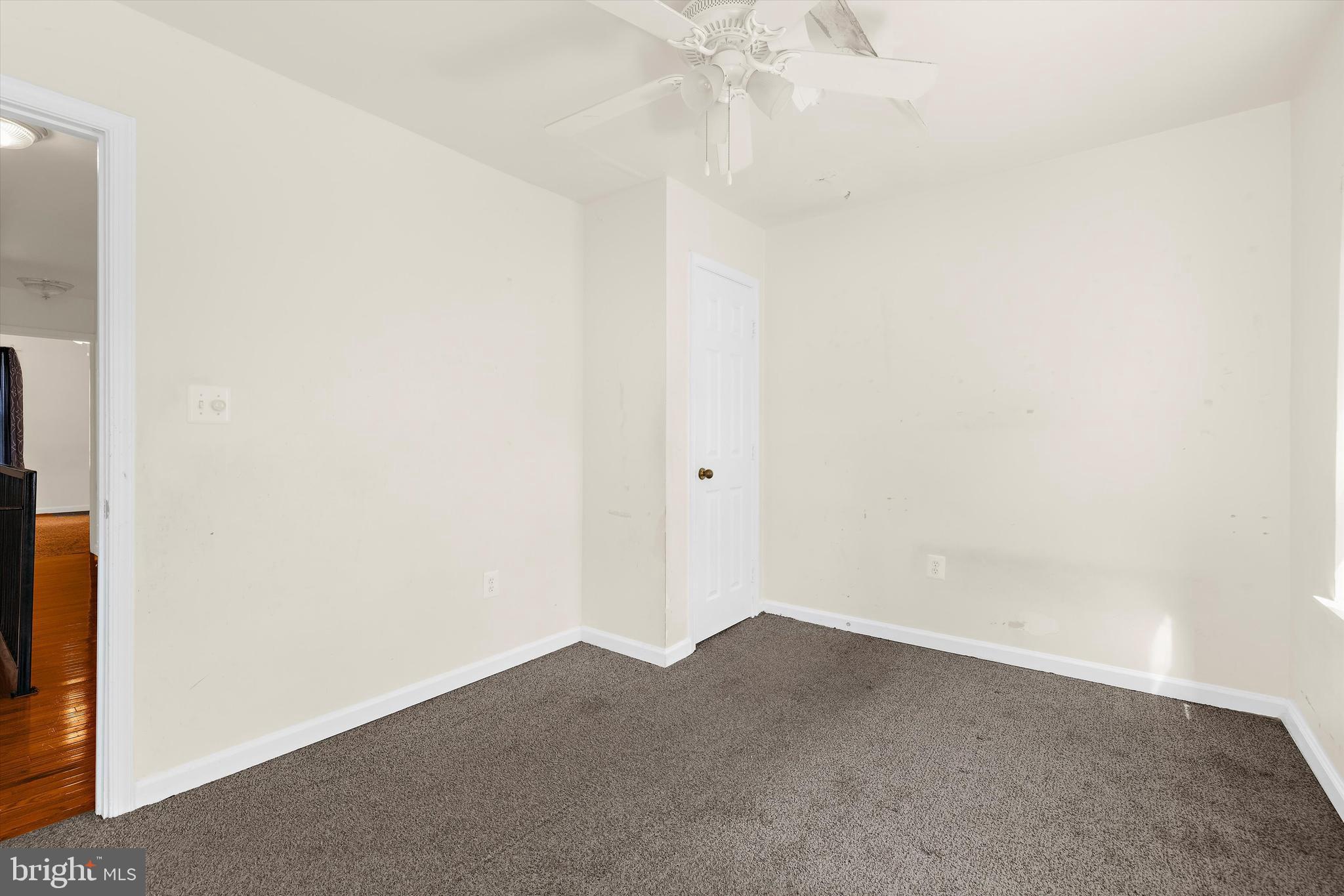 HOLLINS MARKET - Residential