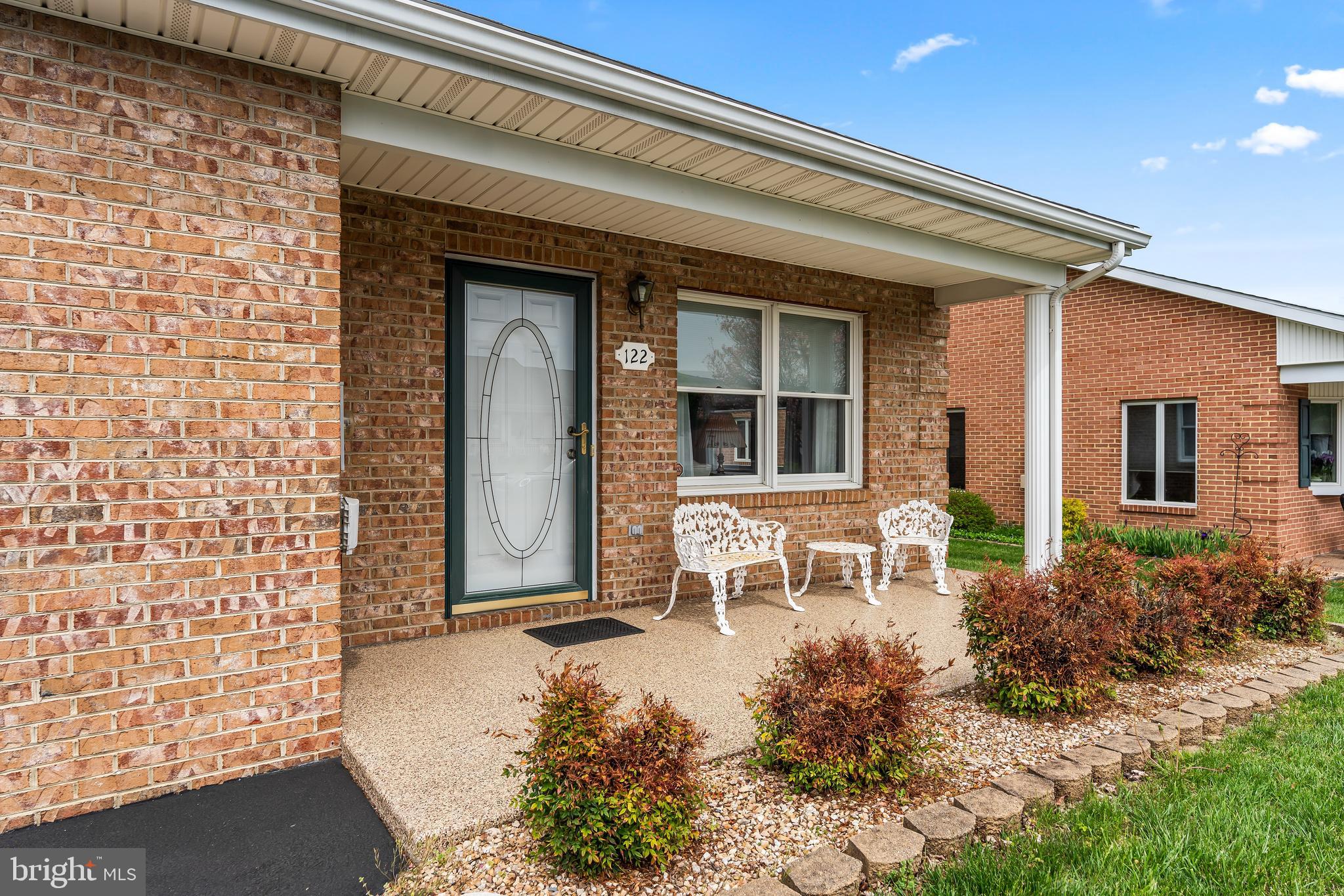 122 SOUTHERN OAK DRIVE