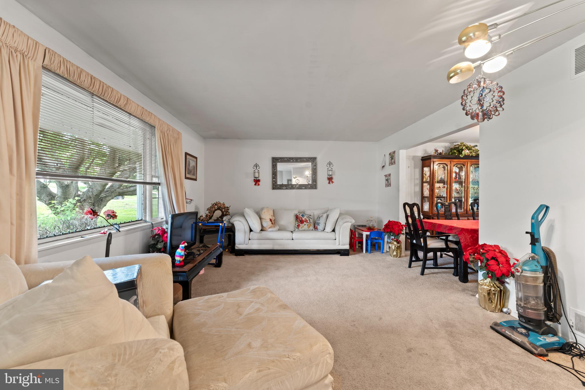 ROCHELLE MEADOWS - Residential