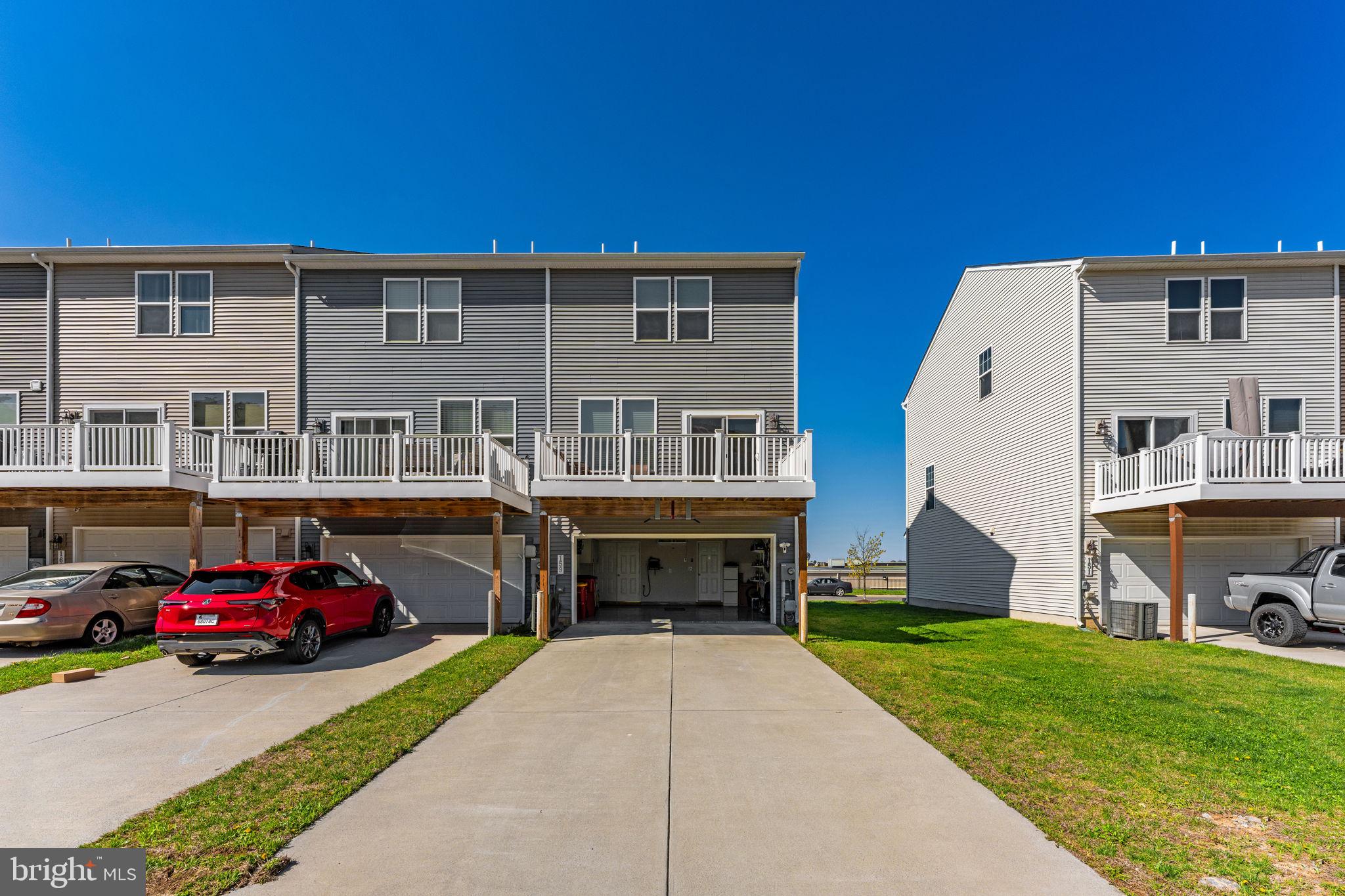 PRESIDENTS POINTE - Residential