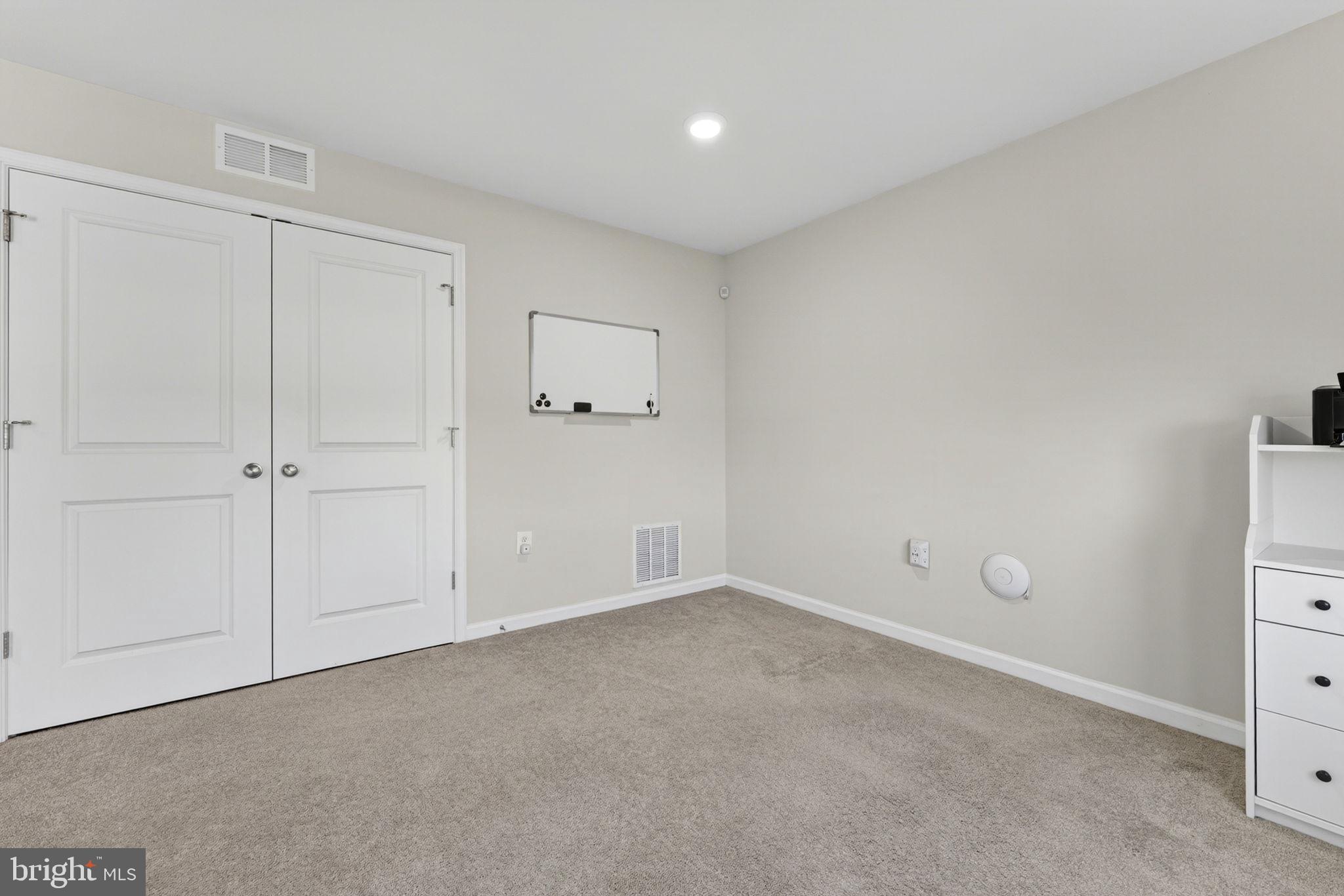 PRESIDENTS POINTE - Residential