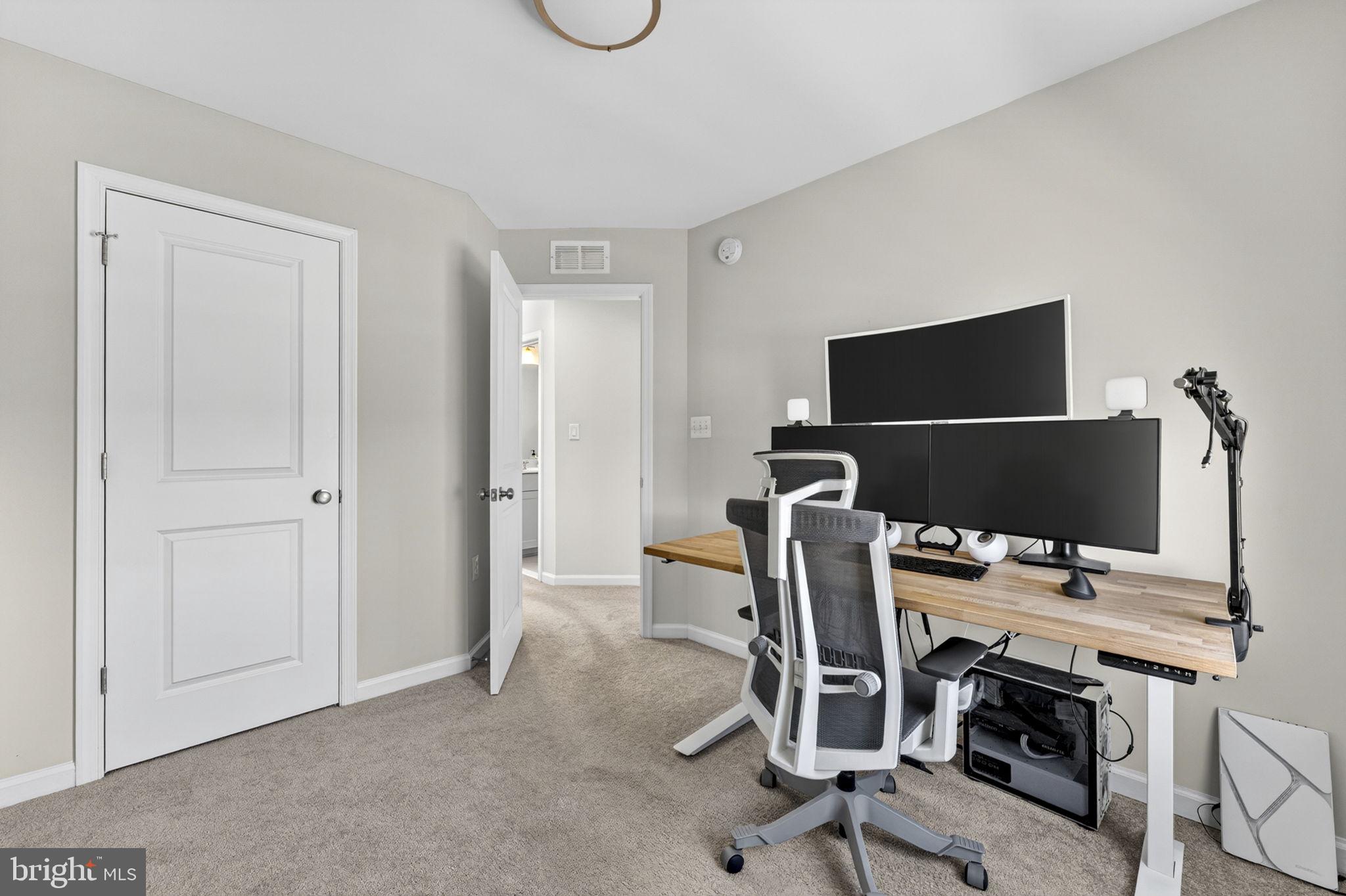 PRESIDENTS POINTE - Residential