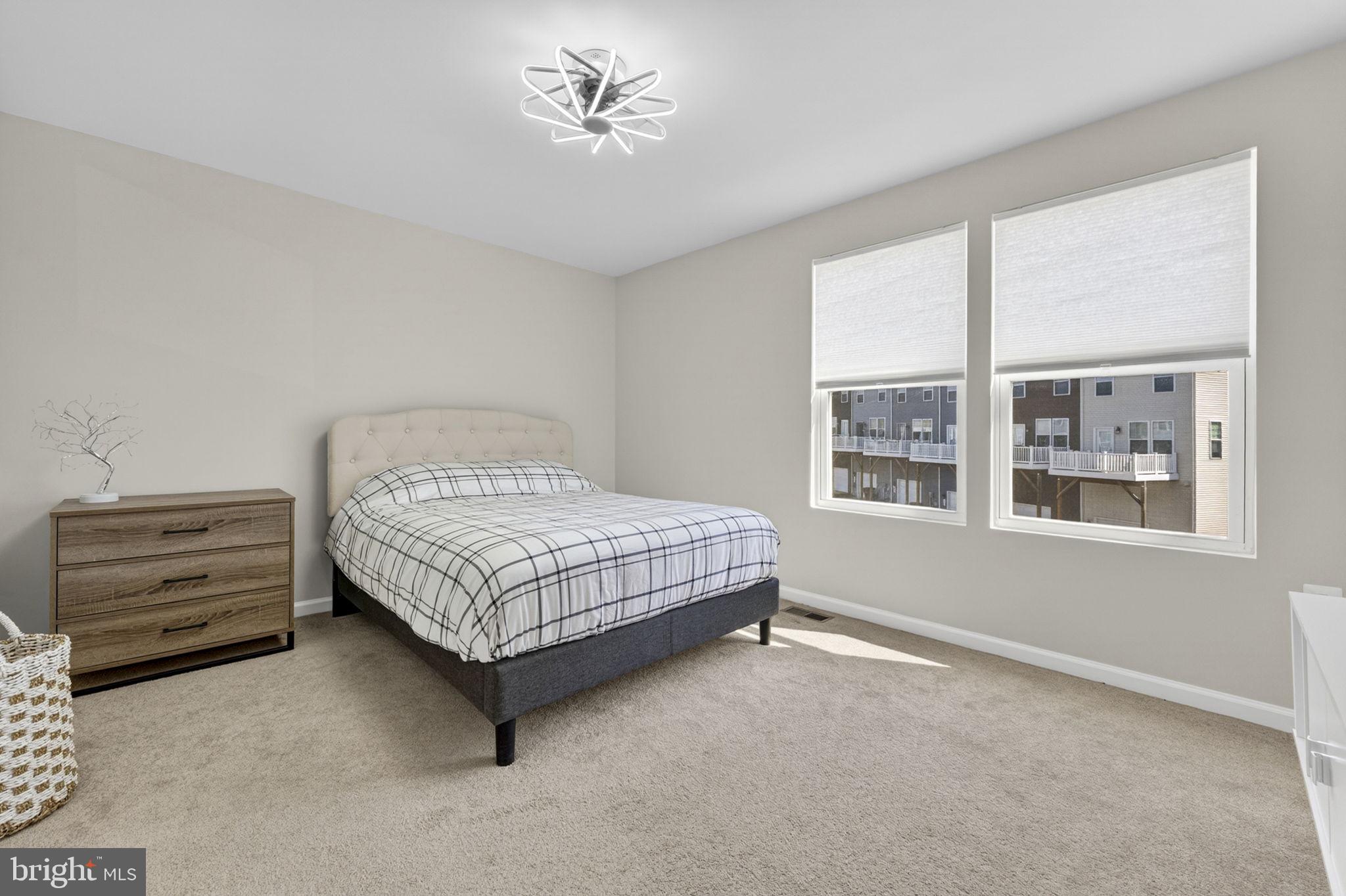 PRESIDENTS POINTE - Residential