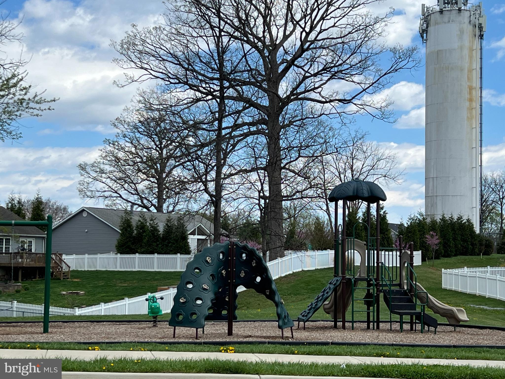 PRESIDENTS POINTE - Residential