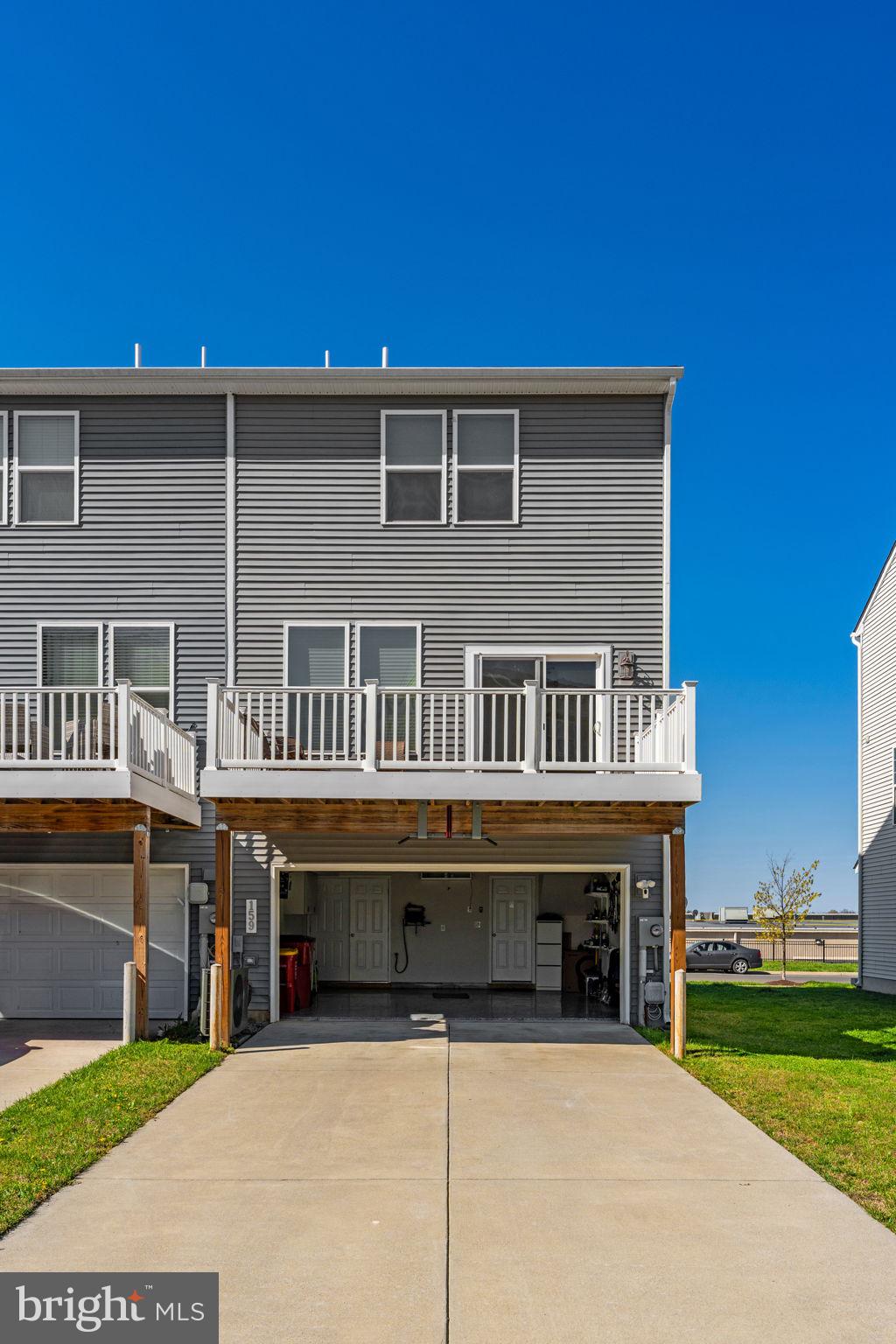 PRESIDENTS POINTE - Residential